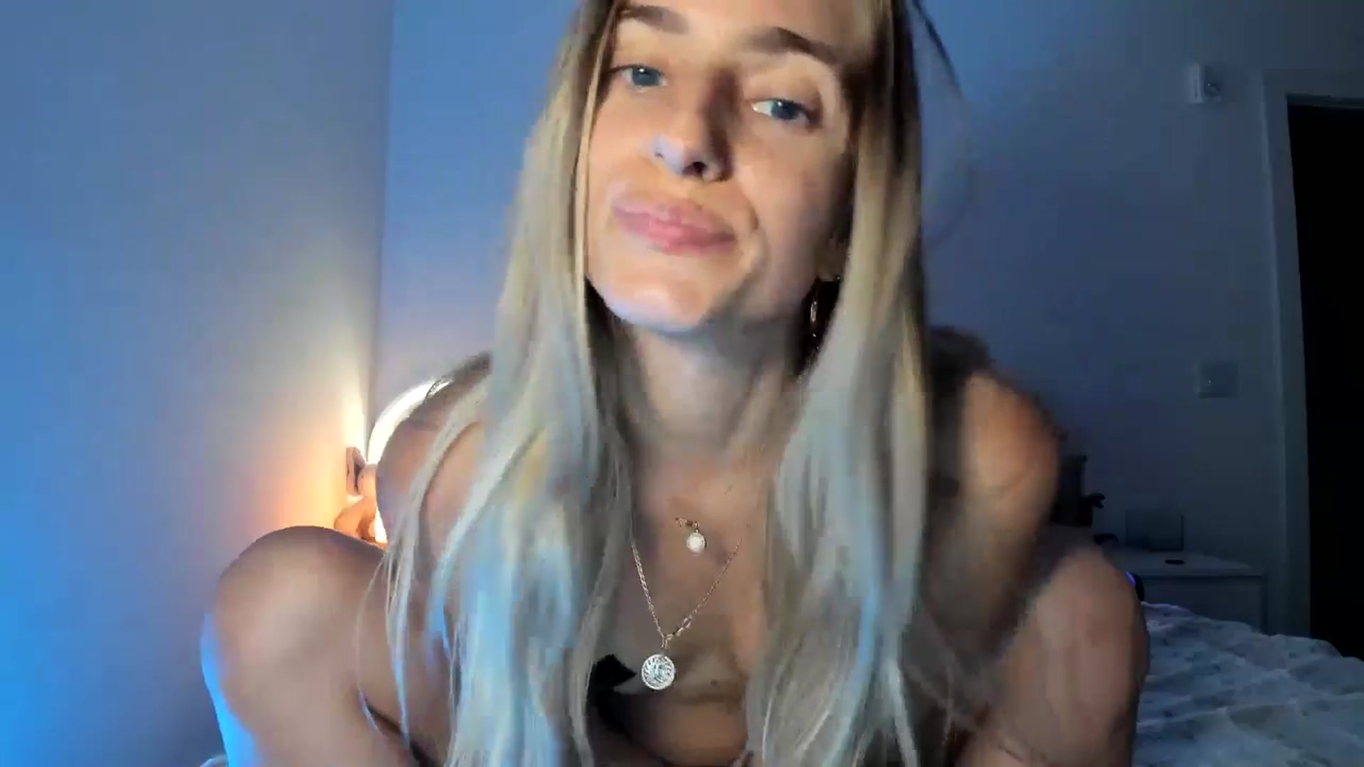 Gallery image thumbnail from Vodka_Queen's myfreecams stream on, 04/17/2025, 06:34 image 13 of 20