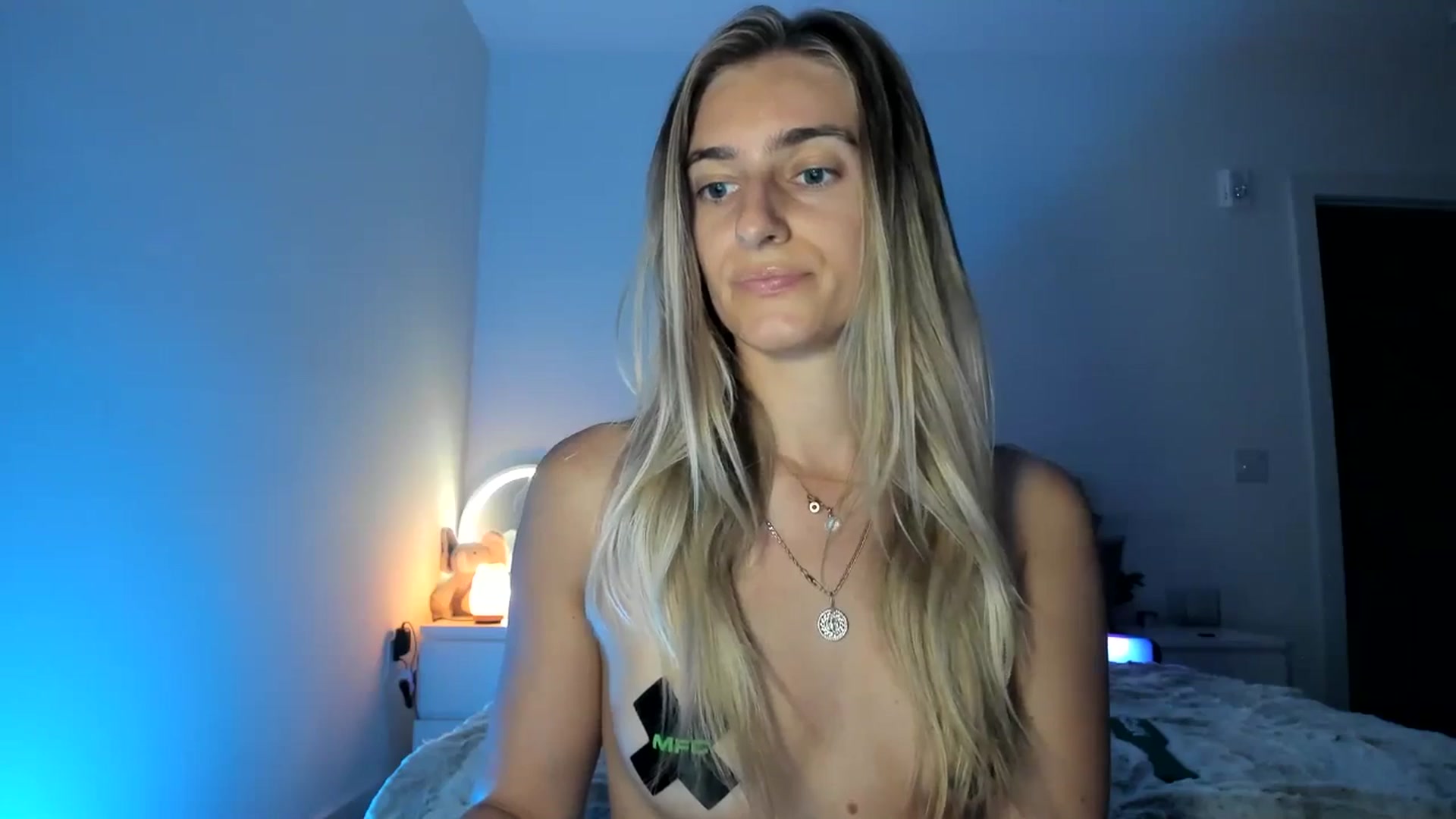 Gallery image thumbnail from Vodka_Queen's myfreecams stream on, 04/17/2025, 06:34 image 3 of 20