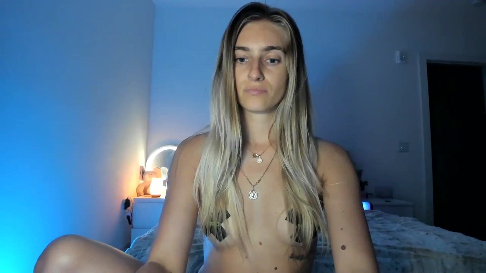 Gallery image thumbnail from Vodka_Queen's myfreecams stream on, 04/17/2025, 06:34 image 10 of 20