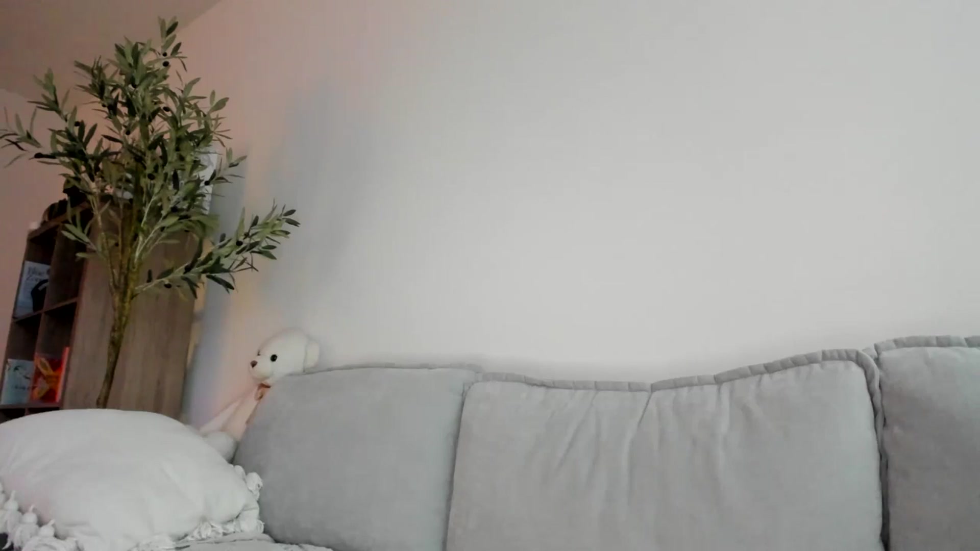 Gallery image thumbnail from Vodka_Queen's myfreecams stream on, 04/18/2025, 01:42 image 16 of 20