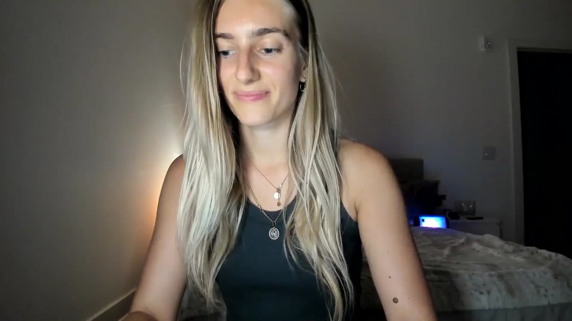 Gallery image thumbnail from Vodka_Queen's myfreecams stream on, 04/18/2025, 07:00 image 8 of 20