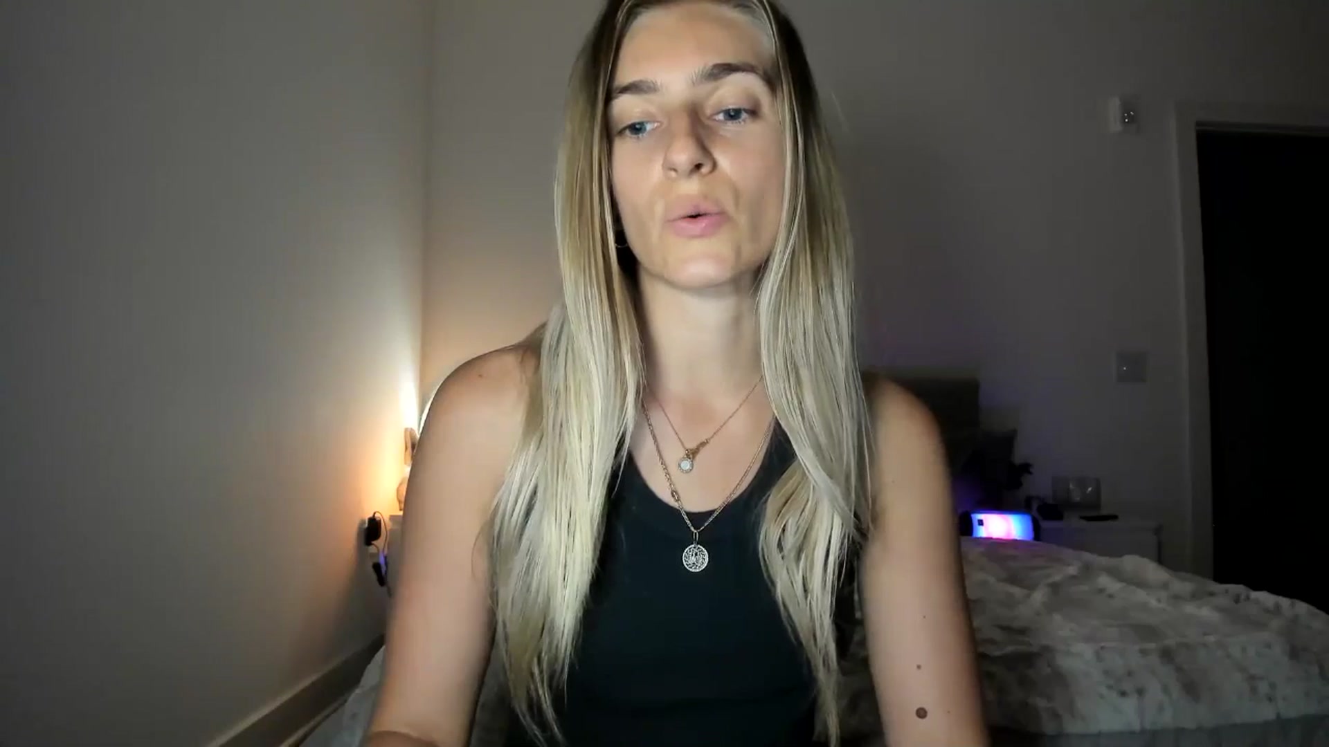 Gallery image thumbnail from Vodka_Queen's myfreecams stream on, 04/18/2025, 07:00 image 5 of 20