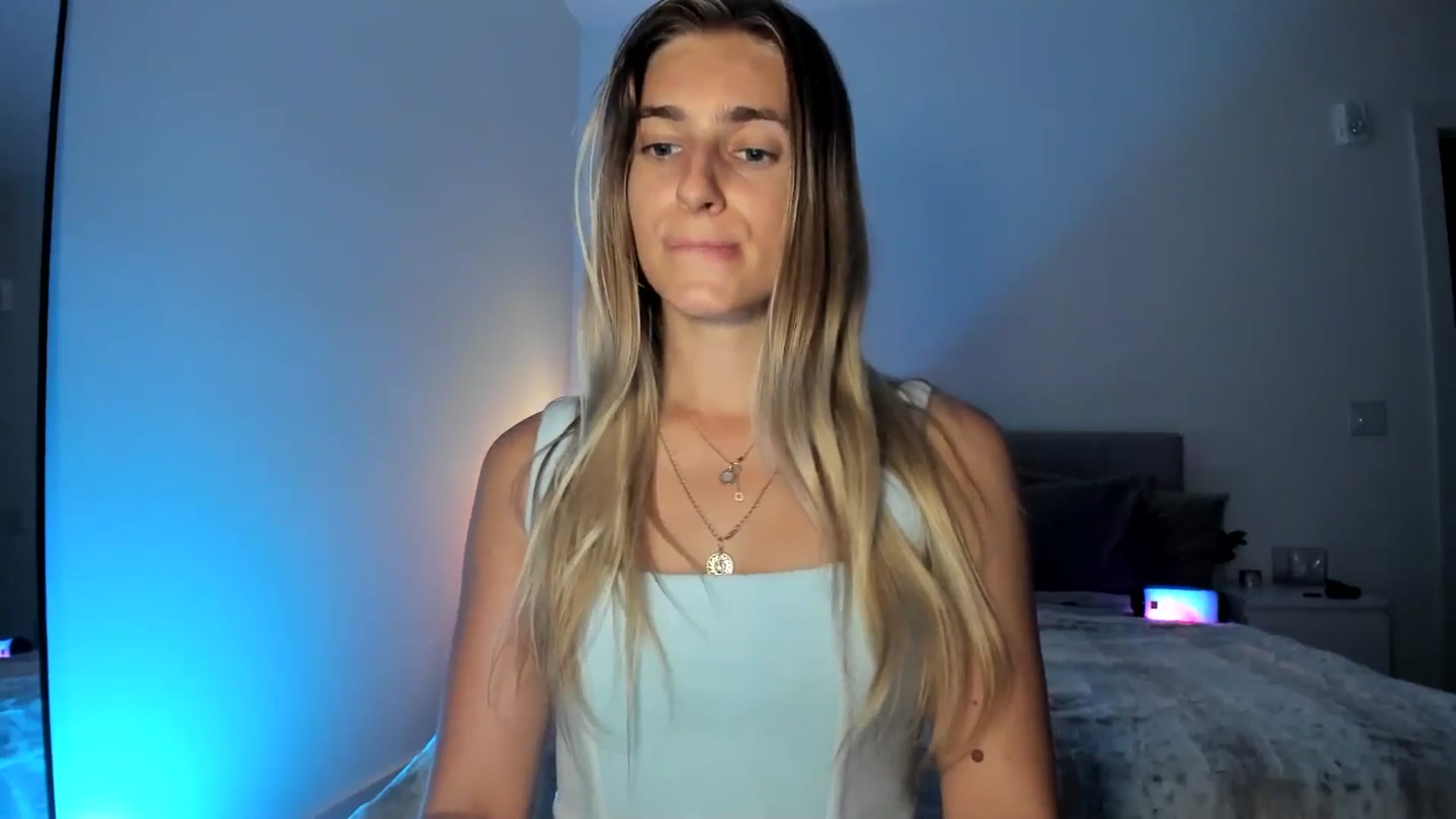 Gallery image thumbnail from Vodka_Queen's myfreecams stream on, 04/21/2025, 07:39 image 15 of 20
