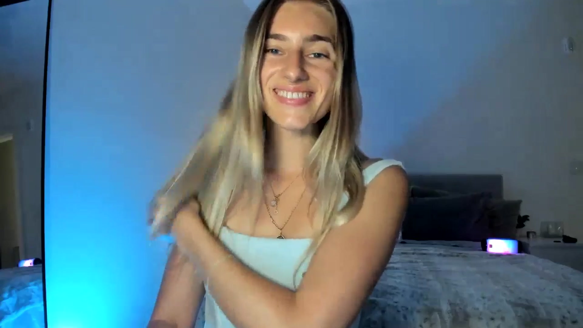 Gallery image thumbnail from Vodka_Queen's myfreecams stream on, 04/21/2025, 07:39 image 5 of 20