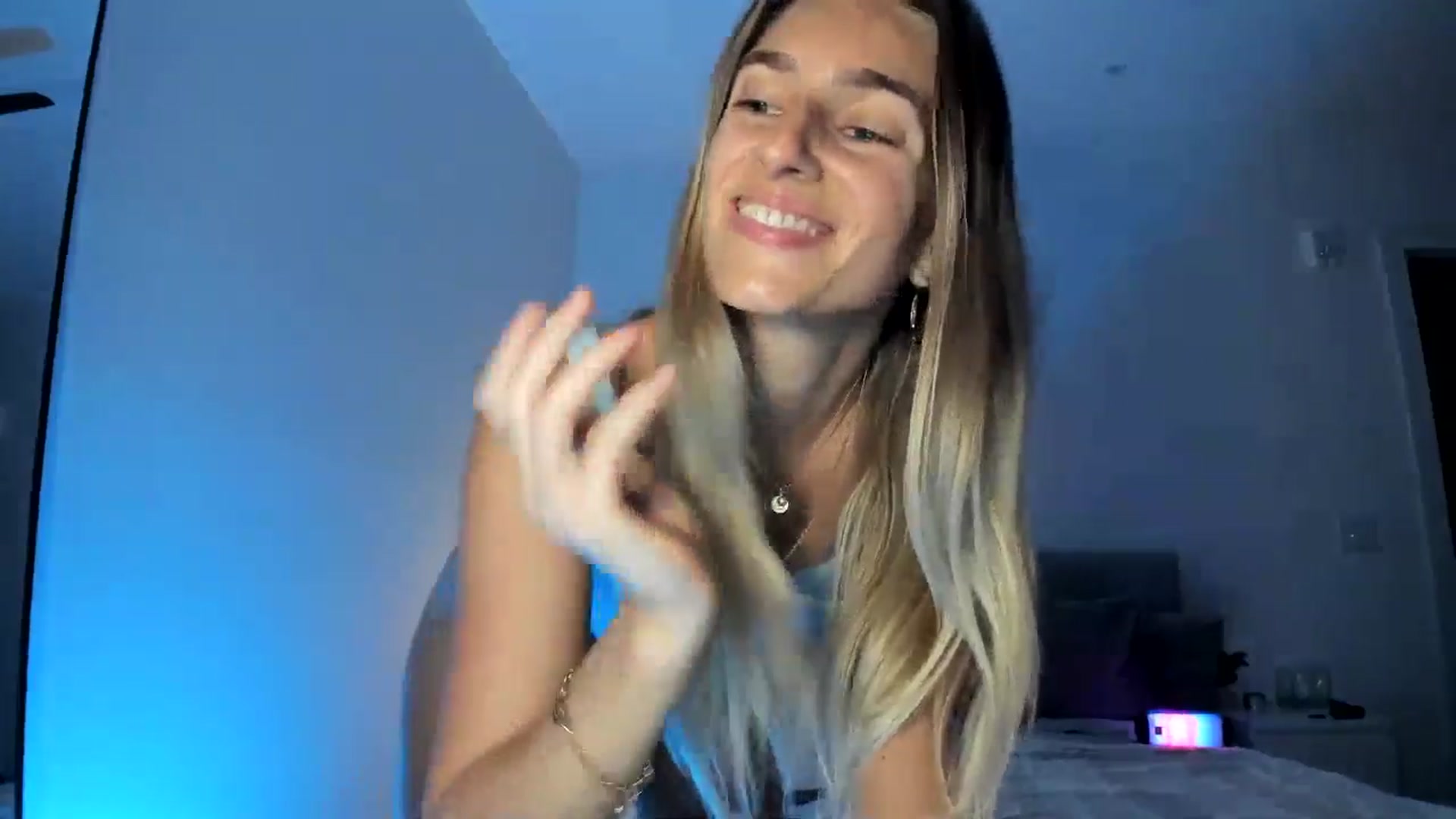 Gallery image thumbnail from Vodka_Queen's myfreecams stream on, 04/21/2025, 07:39 image 14 of 20