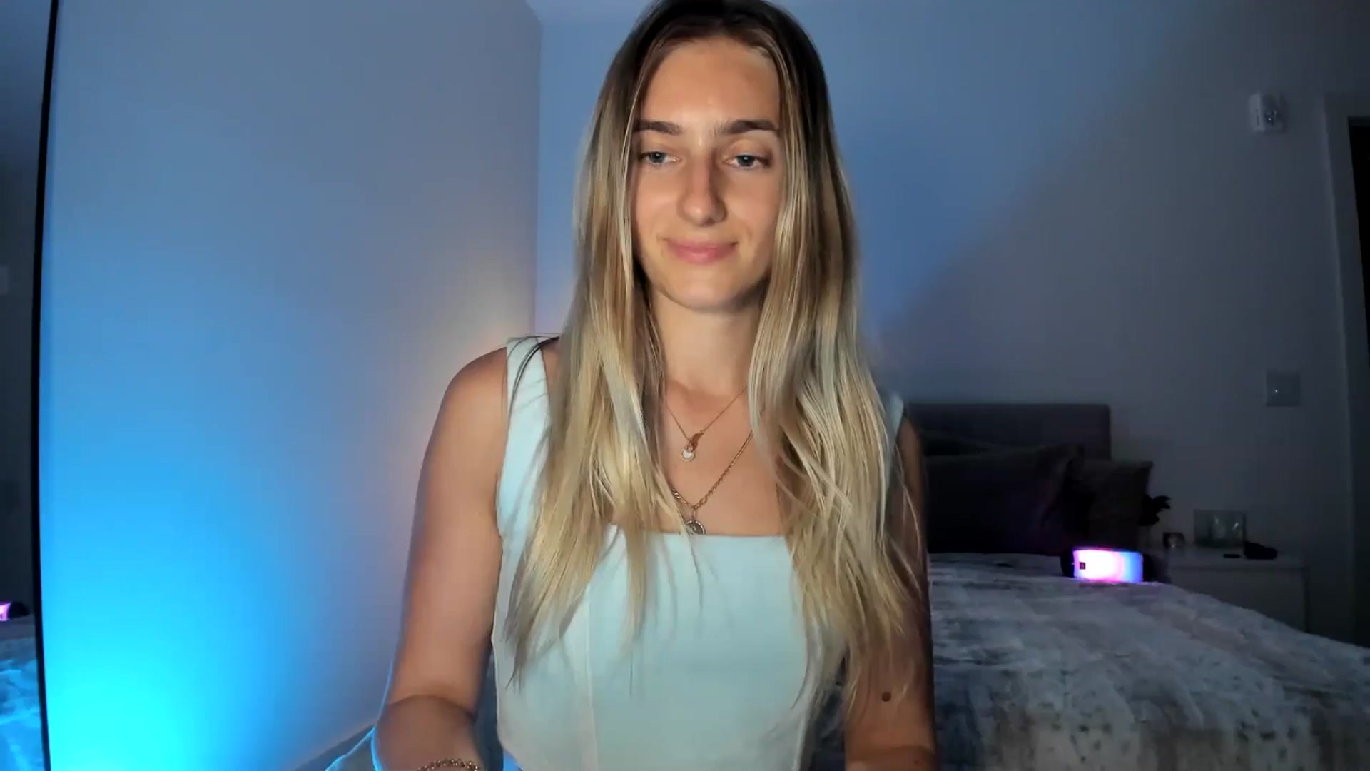 Gallery image thumbnail from Vodka_Queen's myfreecams stream on, 04/21/2025, 07:39 image 16 of 20