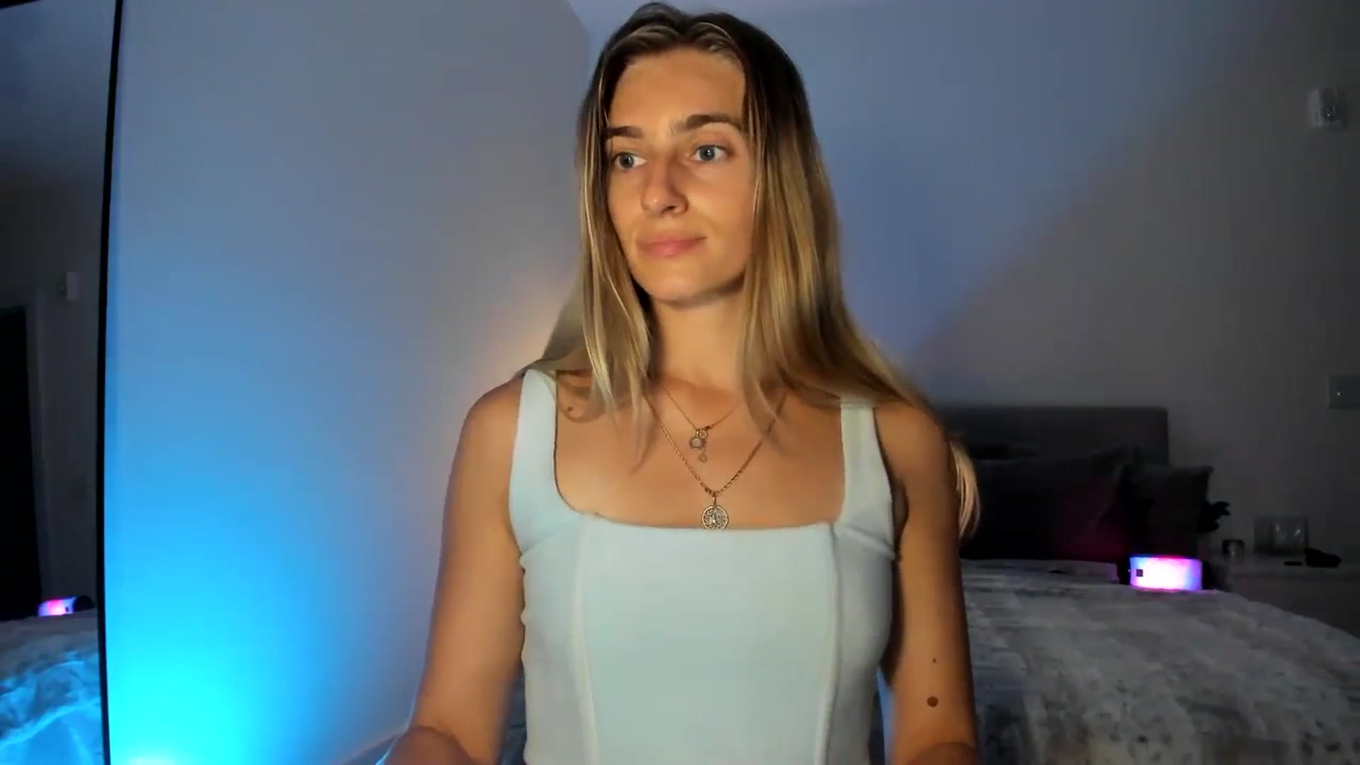 Gallery image thumbnail from Vodka_Queen's myfreecams stream on, 04/21/2025, 07:39 image 7 of 20