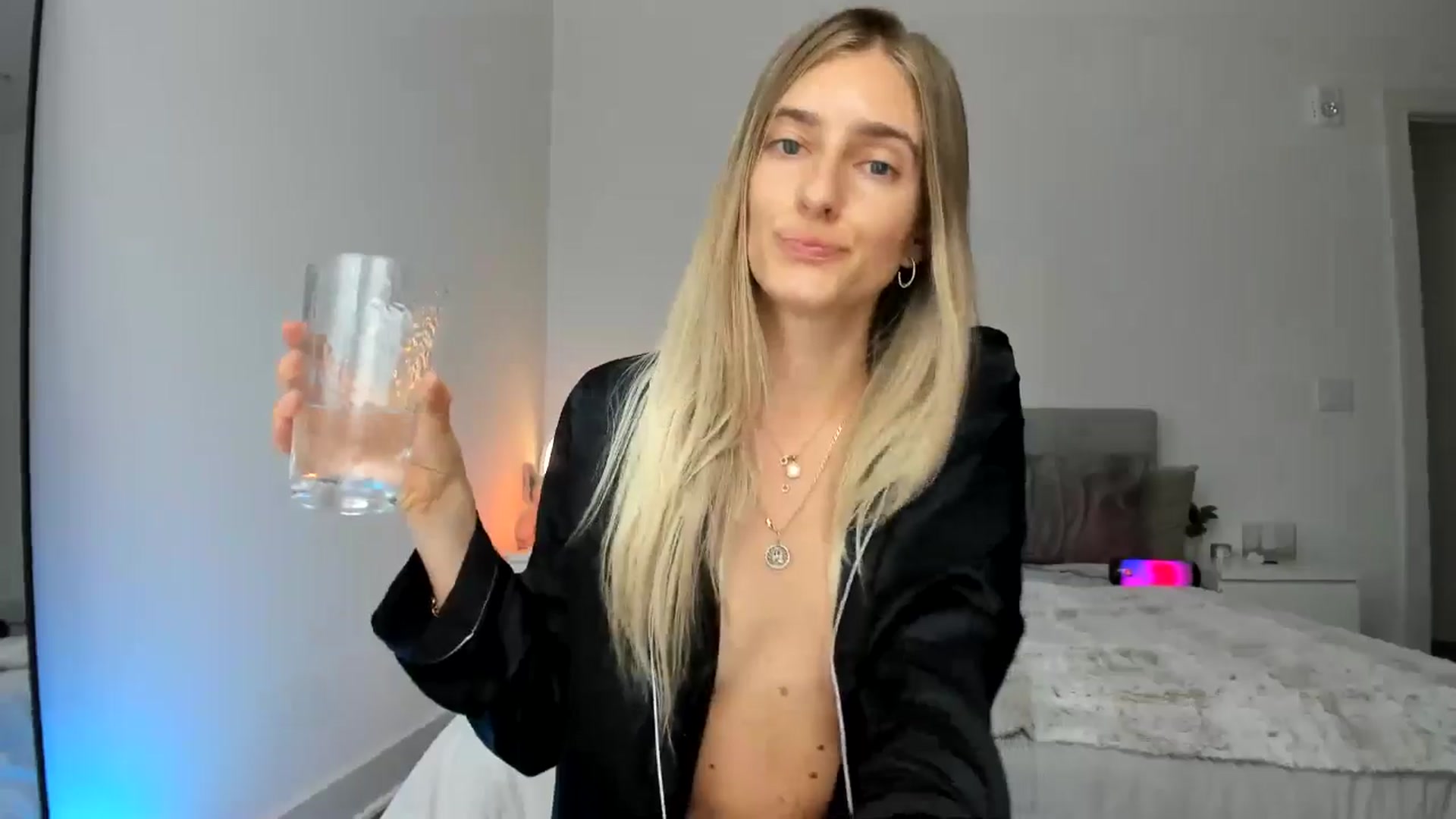 Gallery image thumbnail from Vodka_Queen's myfreecams stream on, 04/24/2025, 01:40 image 20 of 20