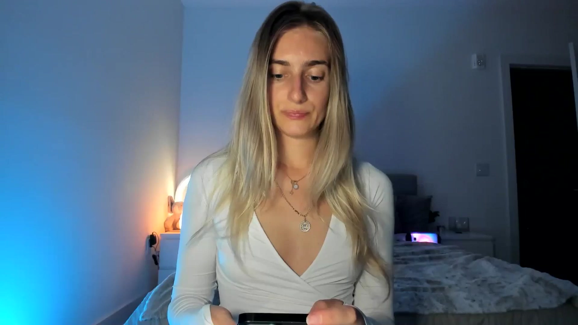 Gallery image thumbnail from Vodka_Queen's myfreecams stream on, 04/24/2025, 06:43 image 3 of 20