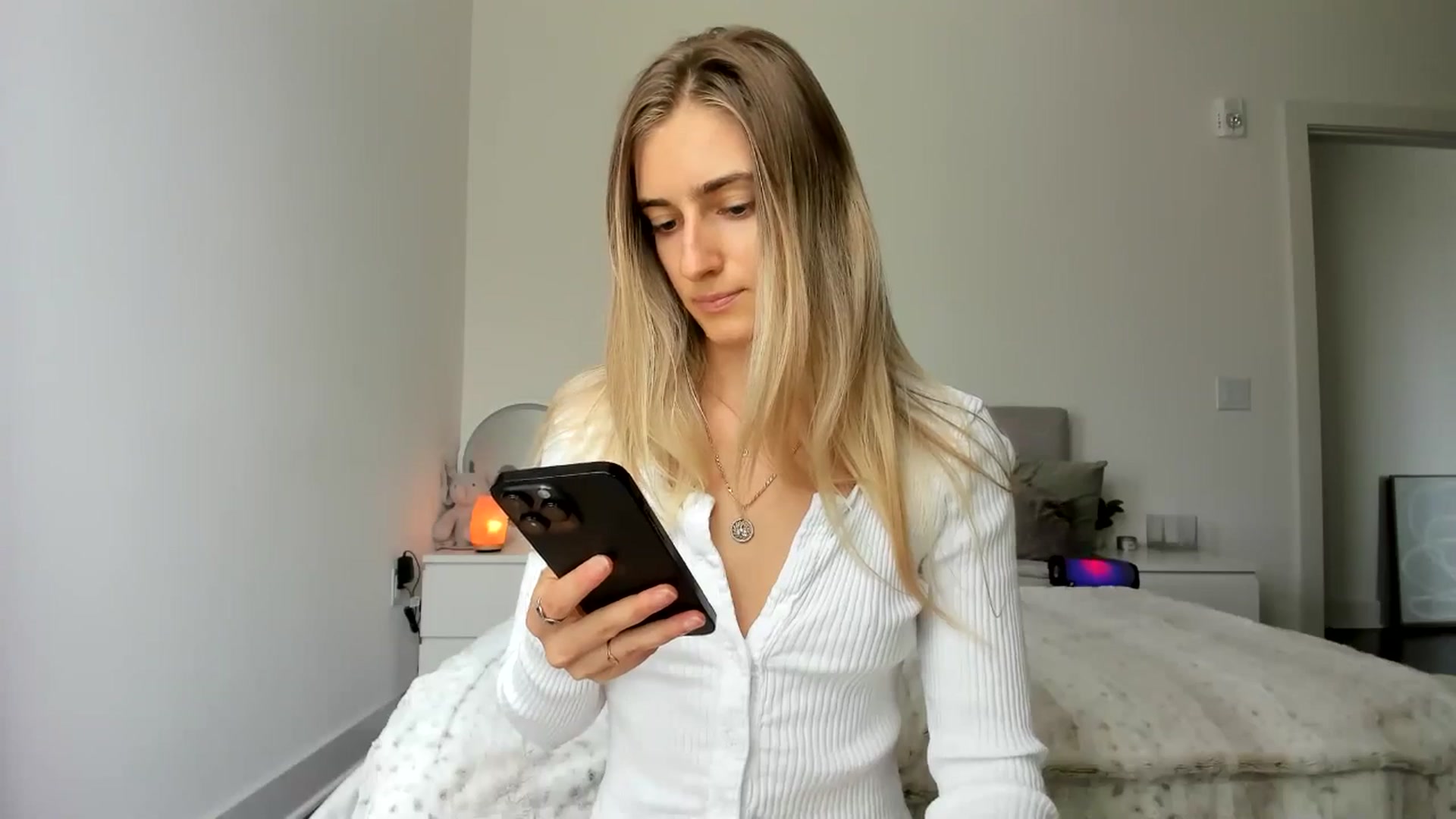Gallery image thumbnail from Vodka_Queen's myfreecams stream on, 04/24/2025, 22:13 image 6 of 20