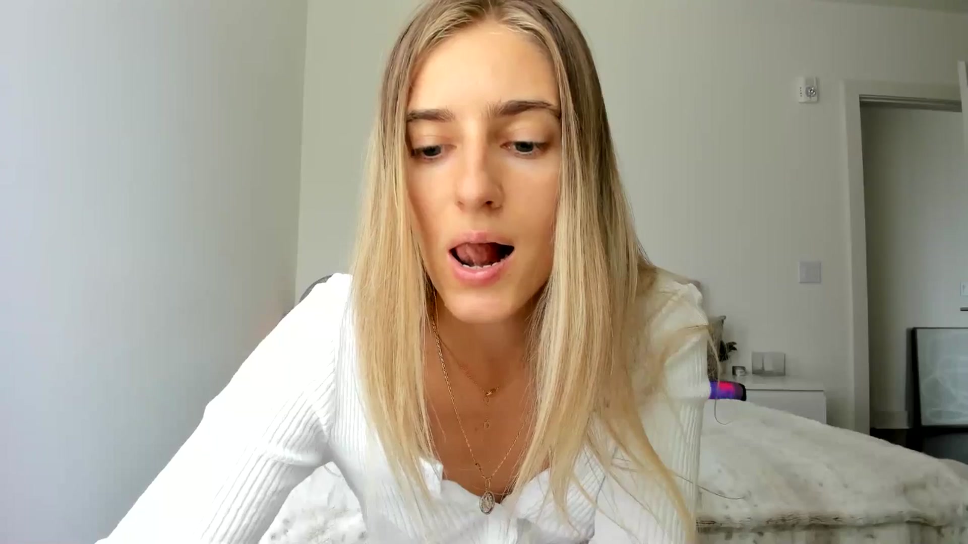 Gallery image thumbnail from Vodka_Queen's myfreecams stream on, 04/24/2025, 22:13 image 7 of 20