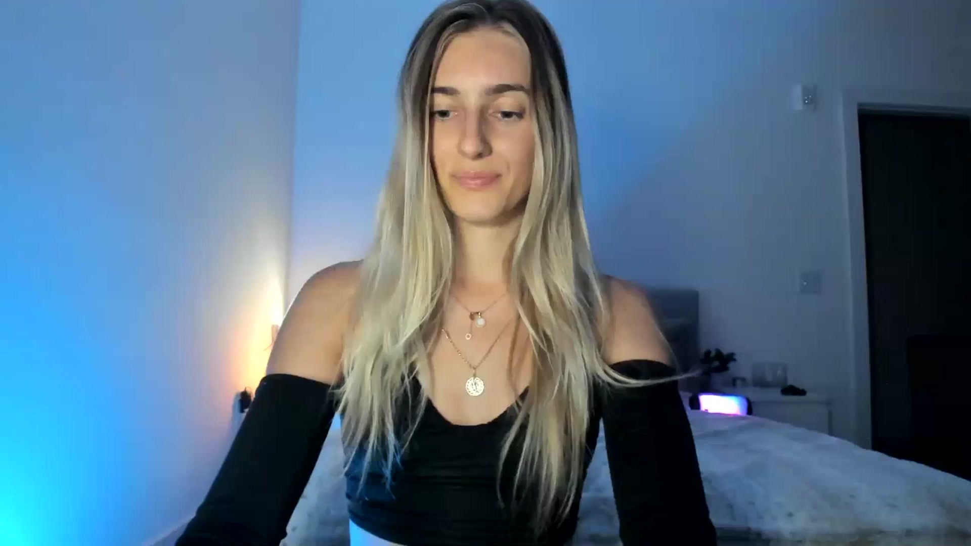 Gallery image thumbnail from Vodka_Queen's myfreecams stream on, 04/27/2025, 08:15 image 8 of 20