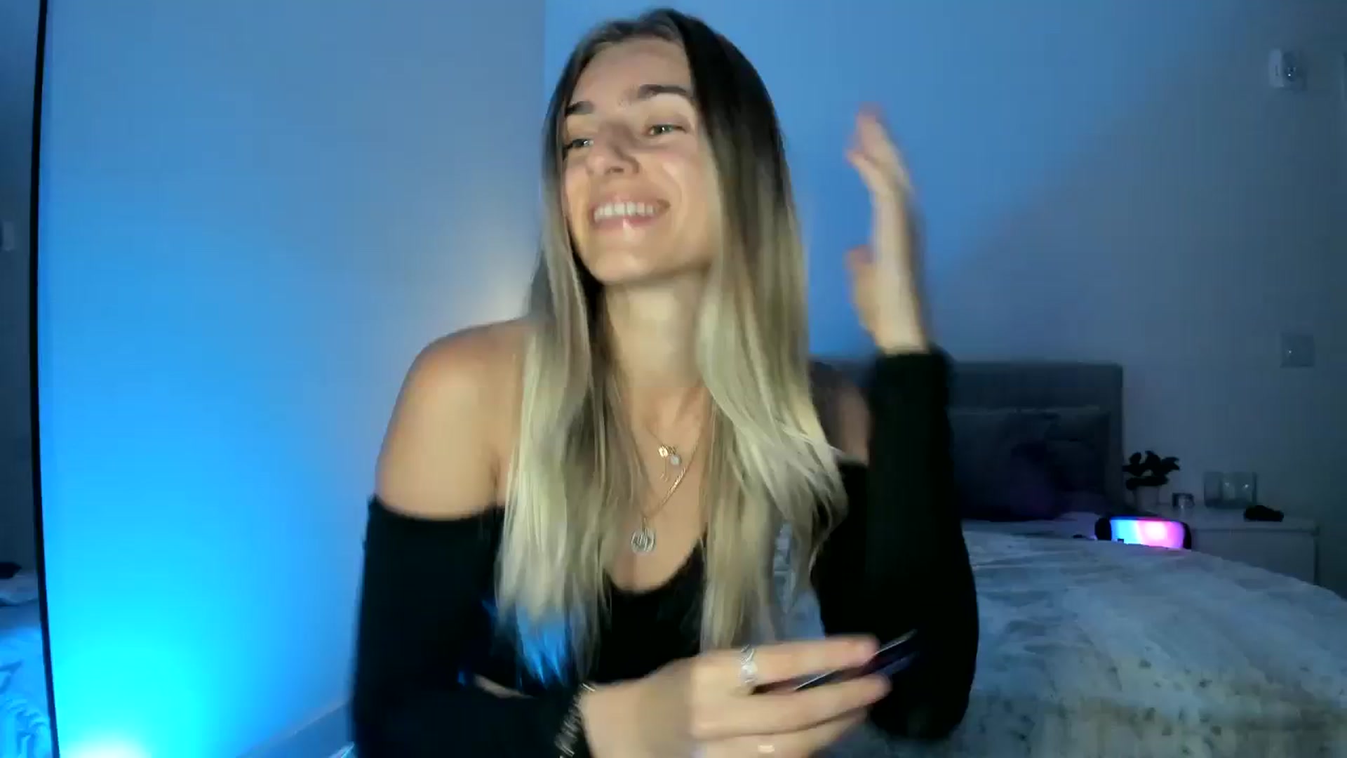 Gallery image thumbnail from Vodka_Queen's myfreecams stream on, 04/27/2025, 08:15 image 15 of 20