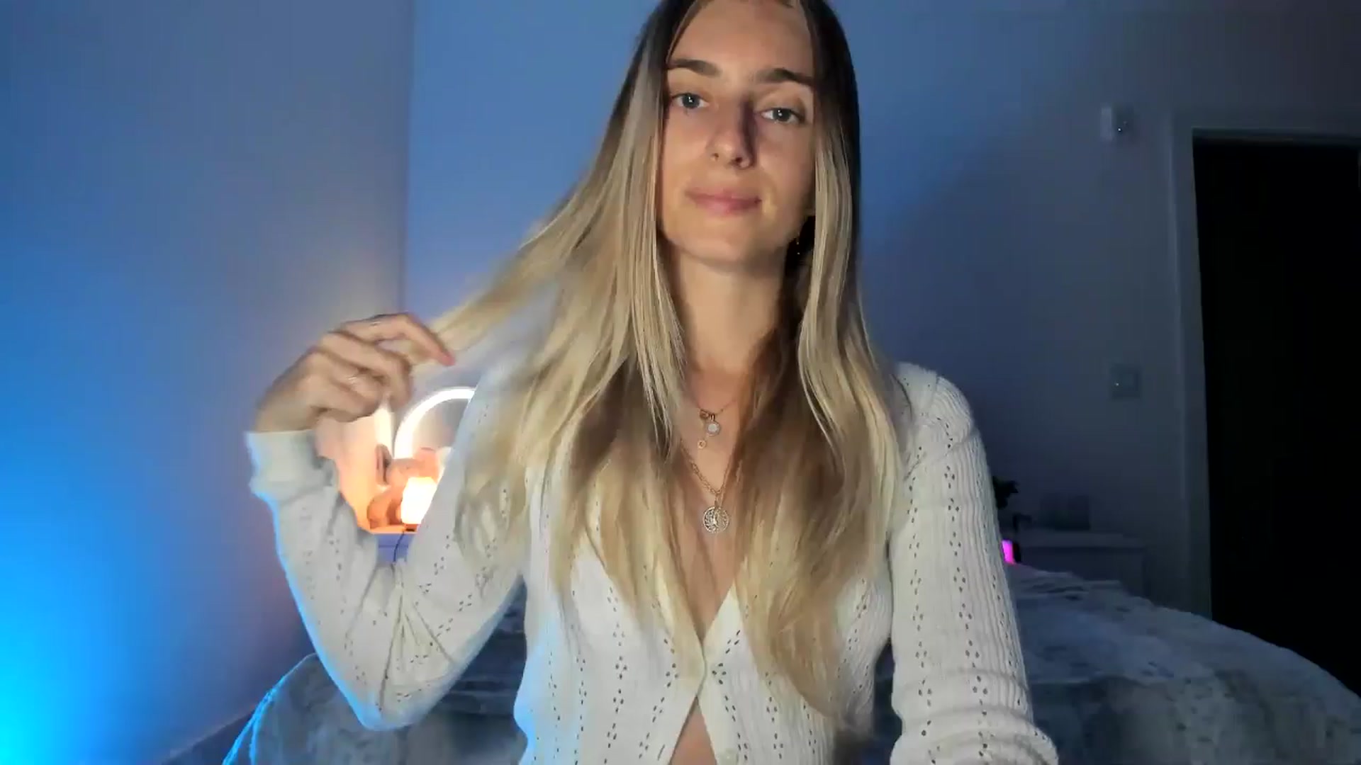 Gallery image thumbnail from Vodka_Queen's myfreecams stream on, 04/28/2025, 05:40 image 15 of 20