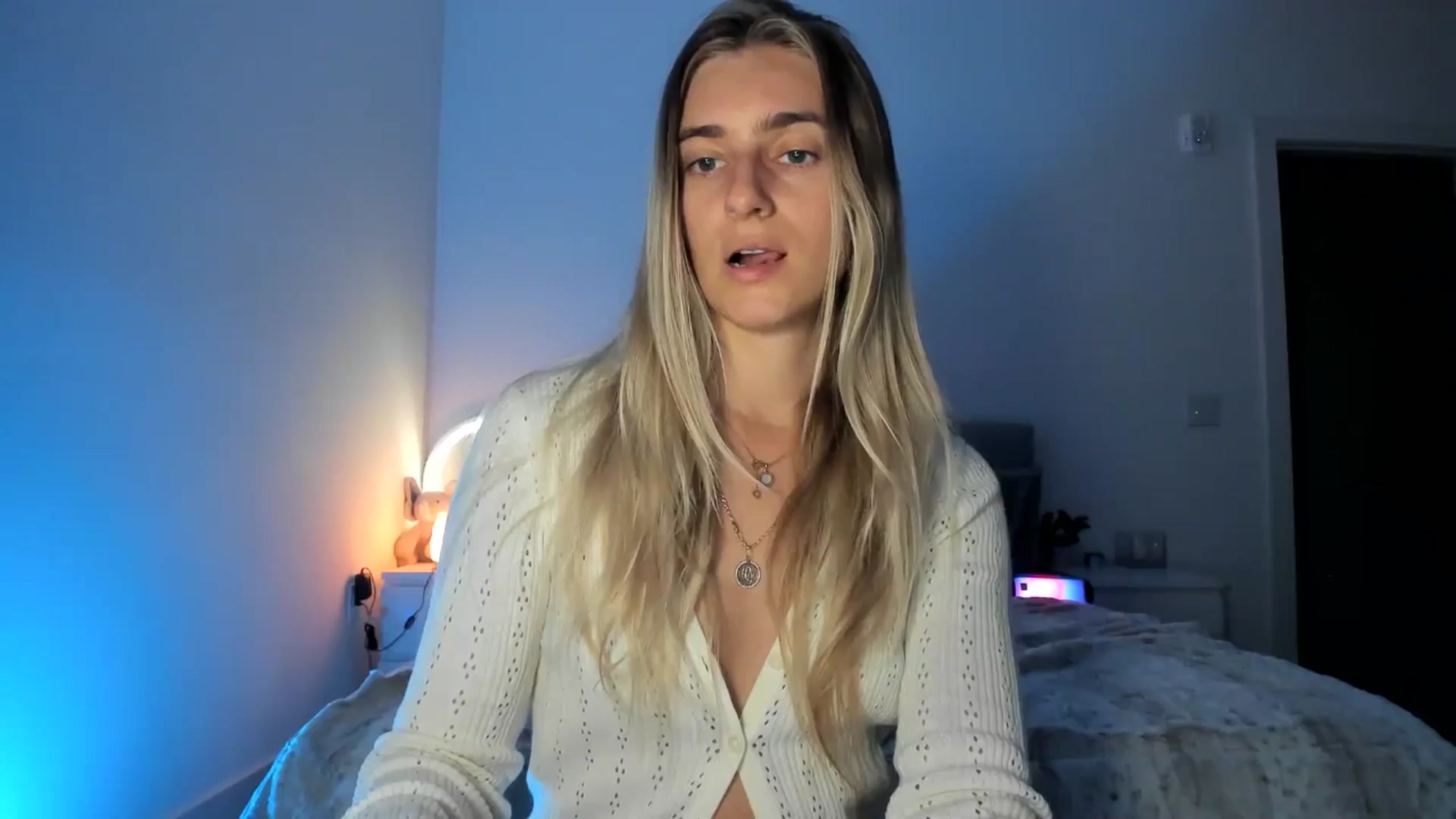 Gallery image thumbnail from Vodka_Queen's myfreecams stream on, 04/28/2025, 05:40 image 16 of 20
