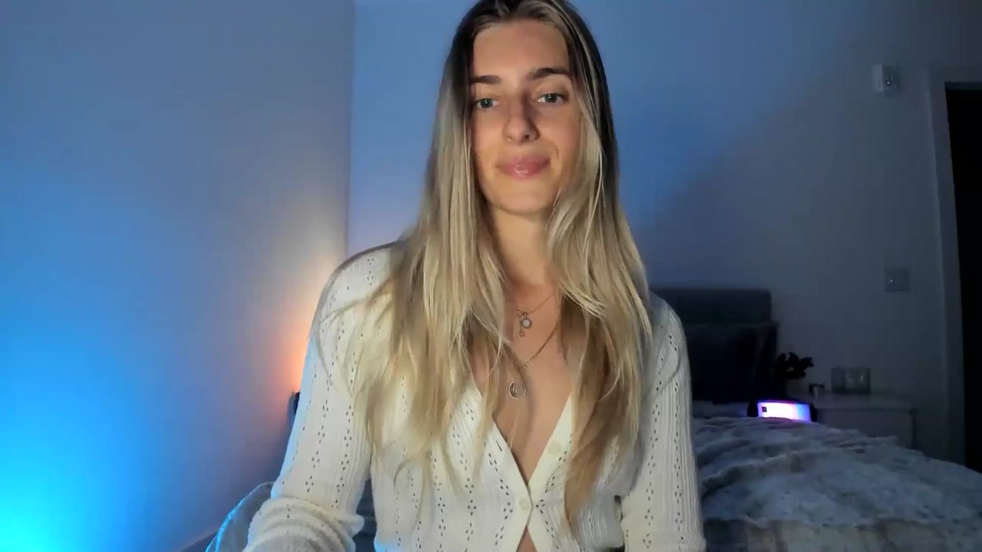 Gallery image thumbnail from Vodka_Queen's myfreecams stream on, 04/28/2025, 05:40 image 17 of 20