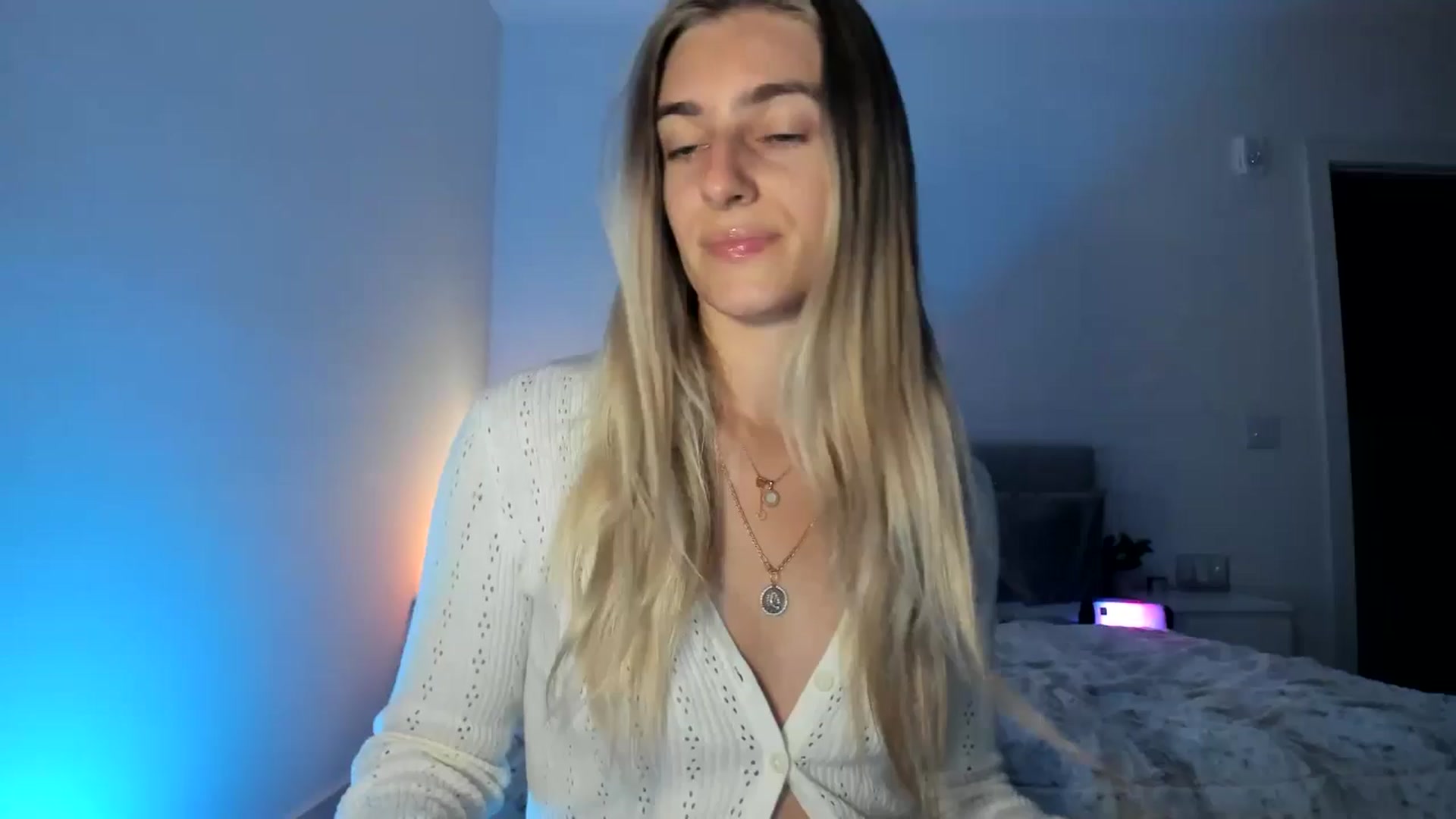 Gallery image thumbnail from Vodka_Queen's myfreecams stream on, 04/28/2025, 05:40 image 3 of 20