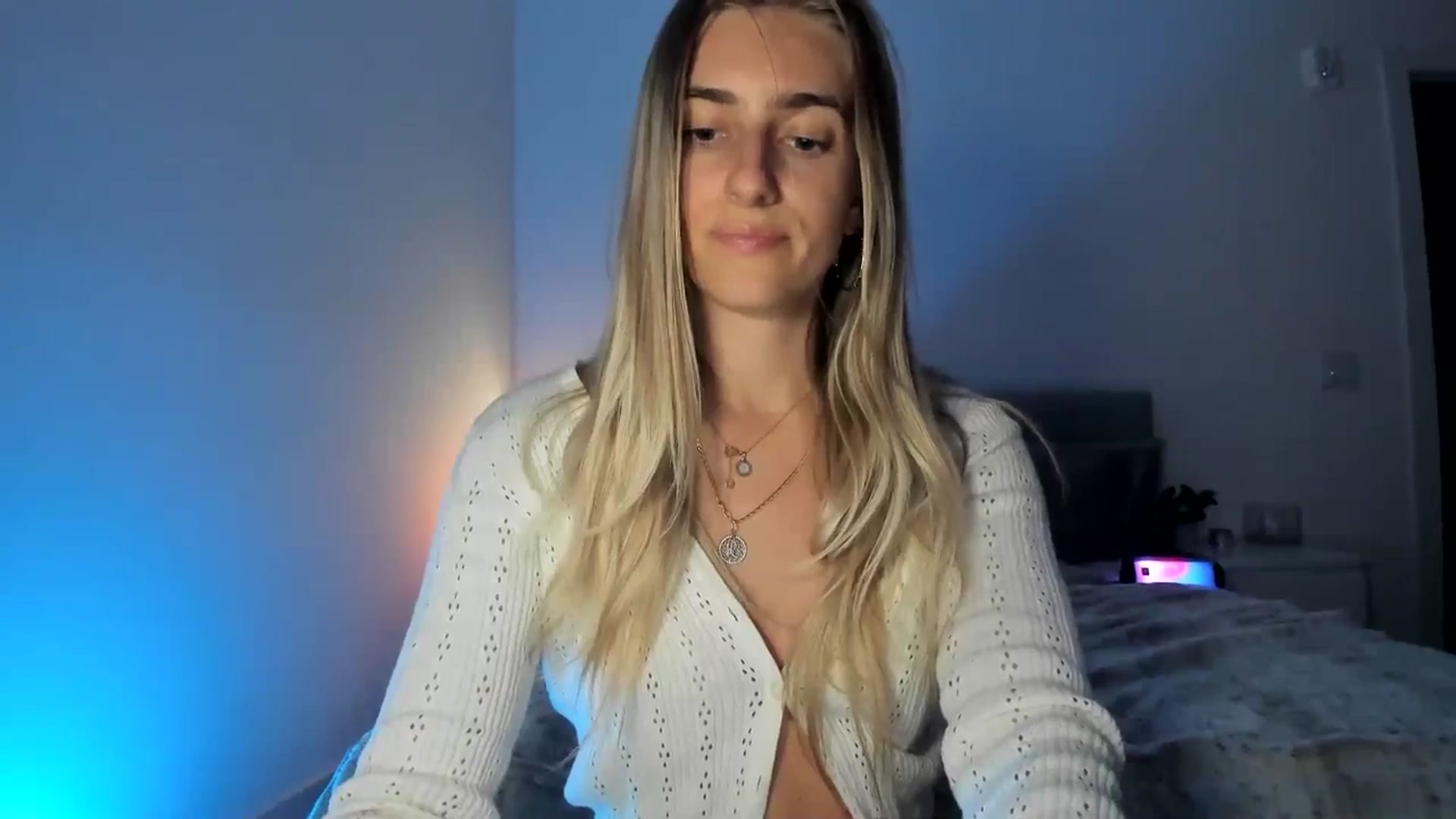 Gallery image thumbnail from Vodka_Queen's myfreecams stream on, 04/28/2025, 05:40 image 18 of 20