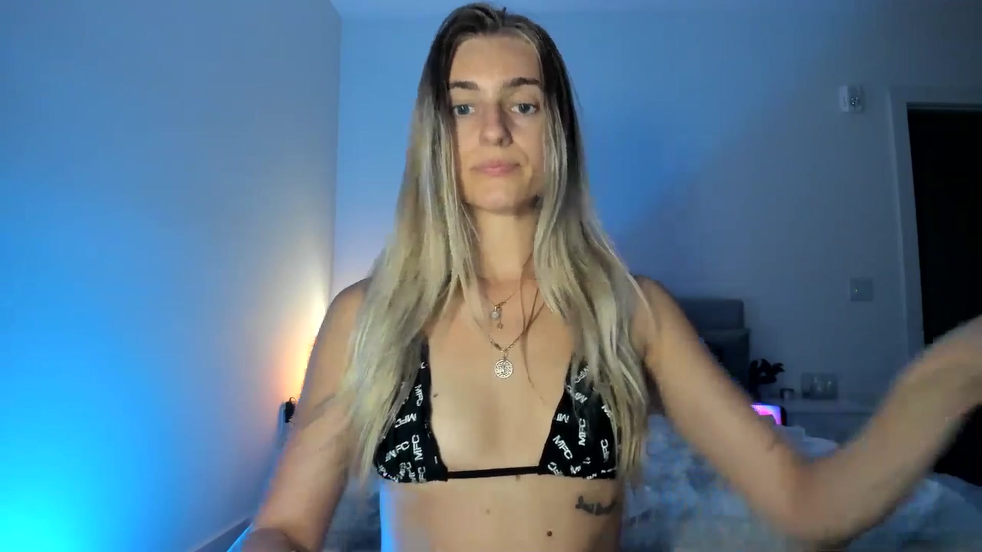 Gallery image thumbnail from Vodka_Queen's myfreecams stream on, 04/29/2025, 06:35 image 18 of 20