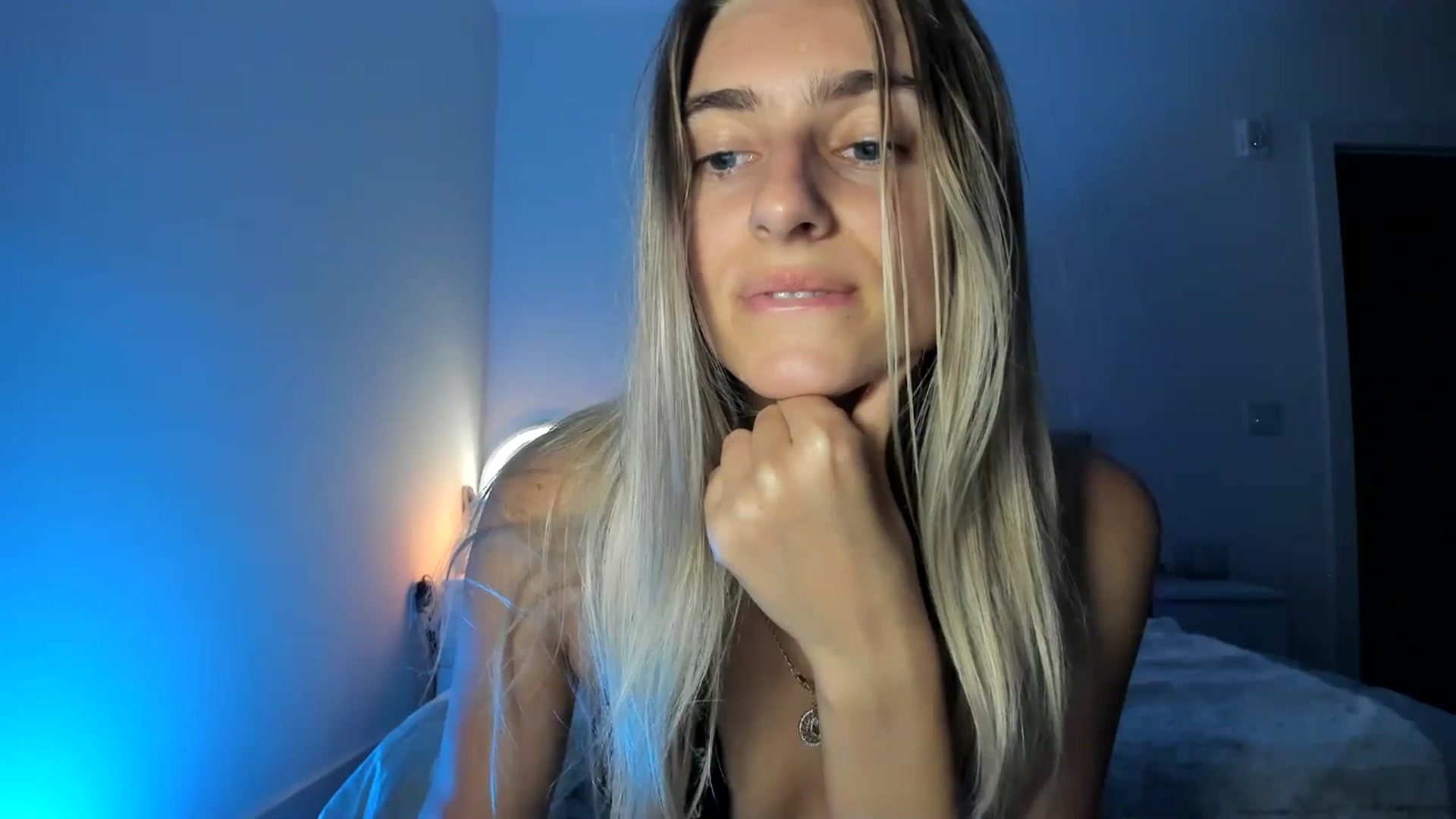 Gallery image thumbnail from Vodka_Queen's myfreecams stream on, 04/29/2025, 06:35 image 11 of 20
