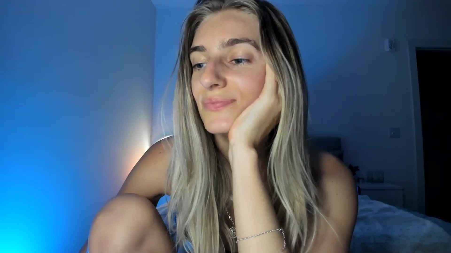 Gallery image thumbnail from Vodka_Queen's myfreecams stream on, 04/29/2025, 06:35 image 17 of 20