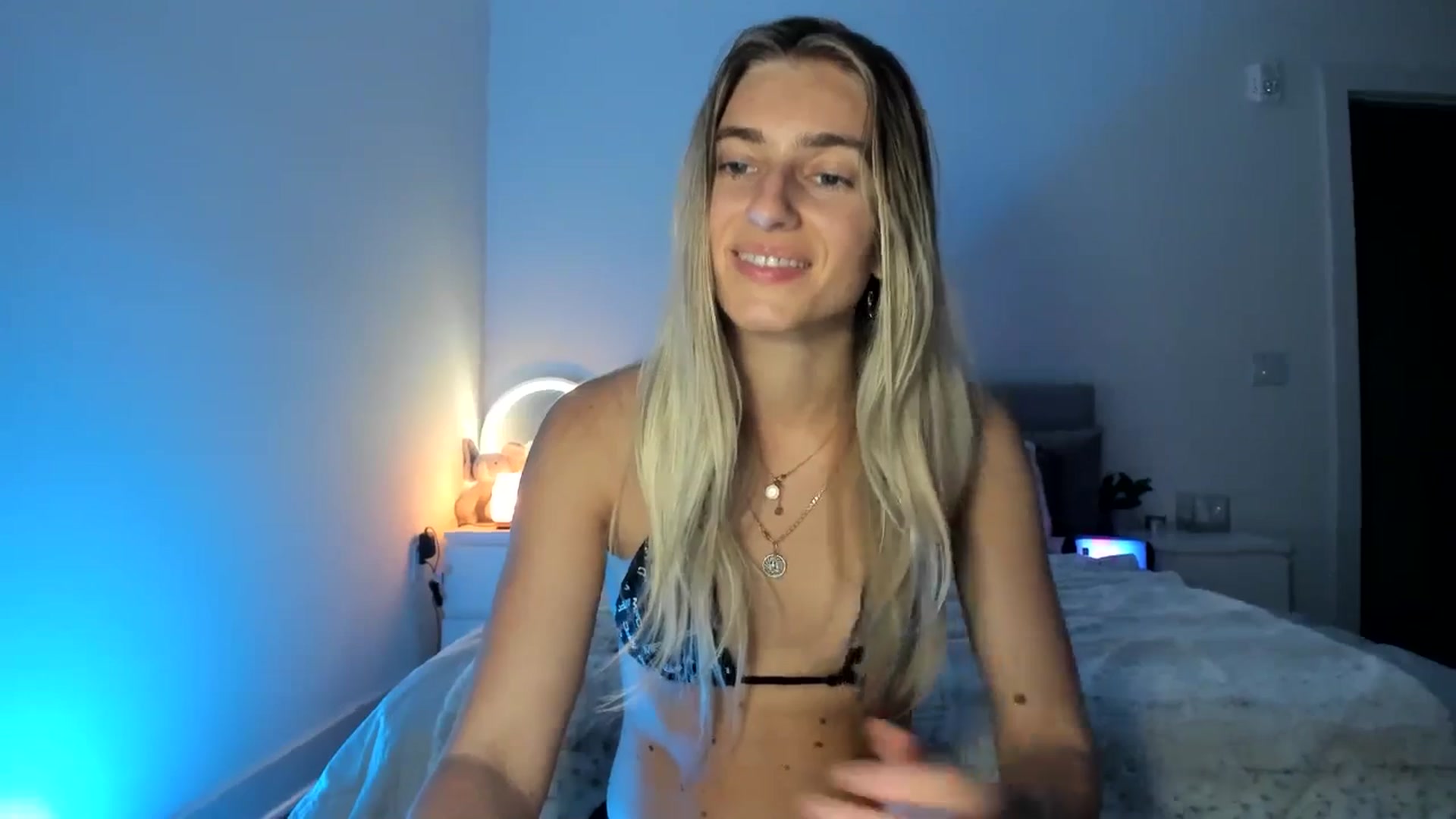 Gallery image thumbnail from Vodka_Queen's myfreecams stream on, 04/29/2025, 06:35 image 13 of 20