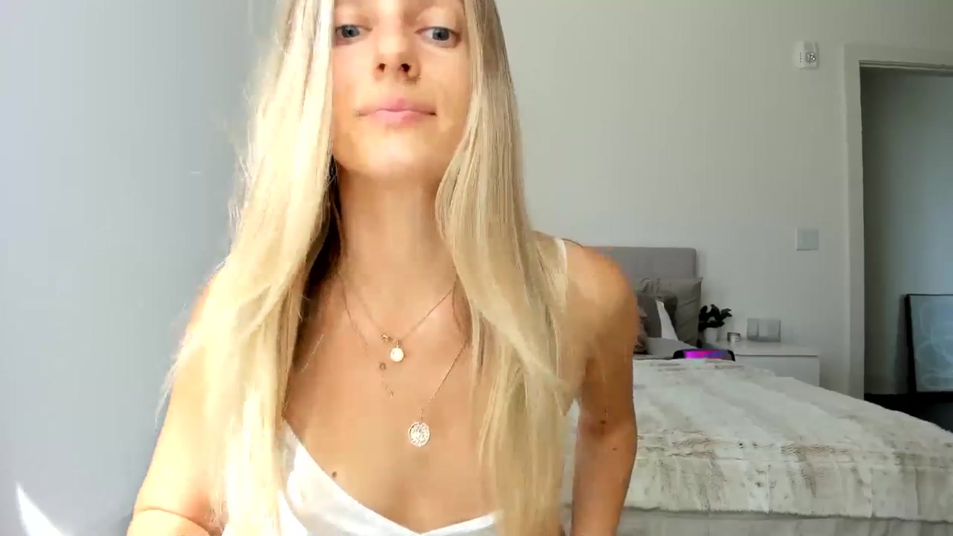 Gallery image thumbnail from Vodka_Queen's myfreecams stream on, 04/29/2025, 23:01 image 12 of 20