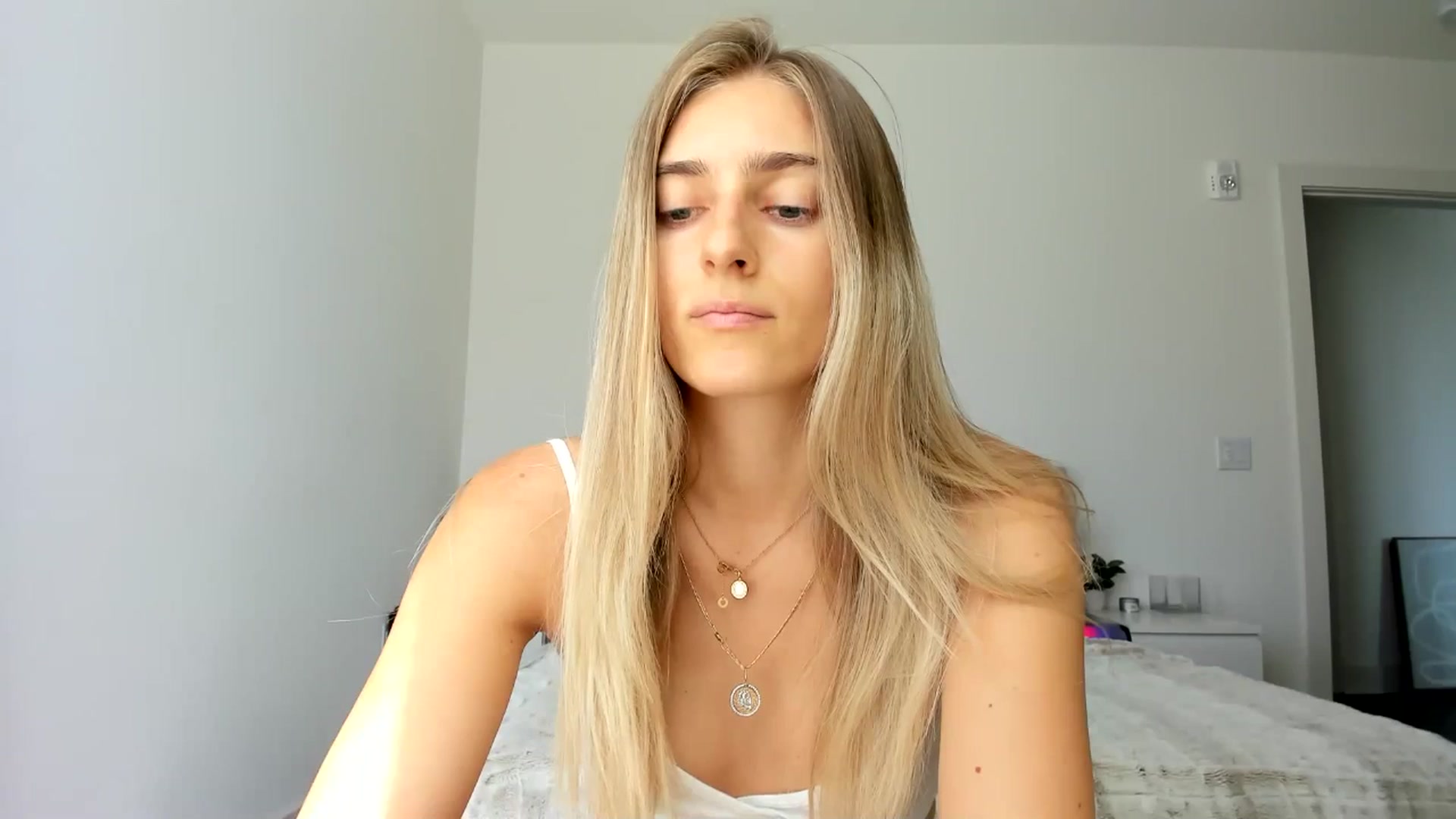 Gallery image thumbnail from Vodka_Queen's myfreecams stream on, 04/29/2025, 23:01 image 9 of 20