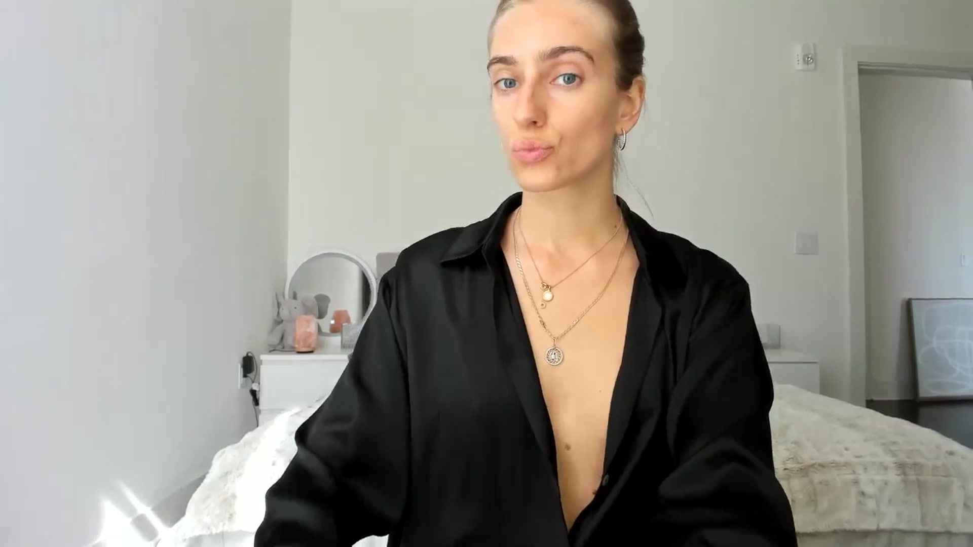 Gallery image thumbnail from Vodka_Queen's myfreecams stream on, 04/29/2025, 23:01 image 20 of 20