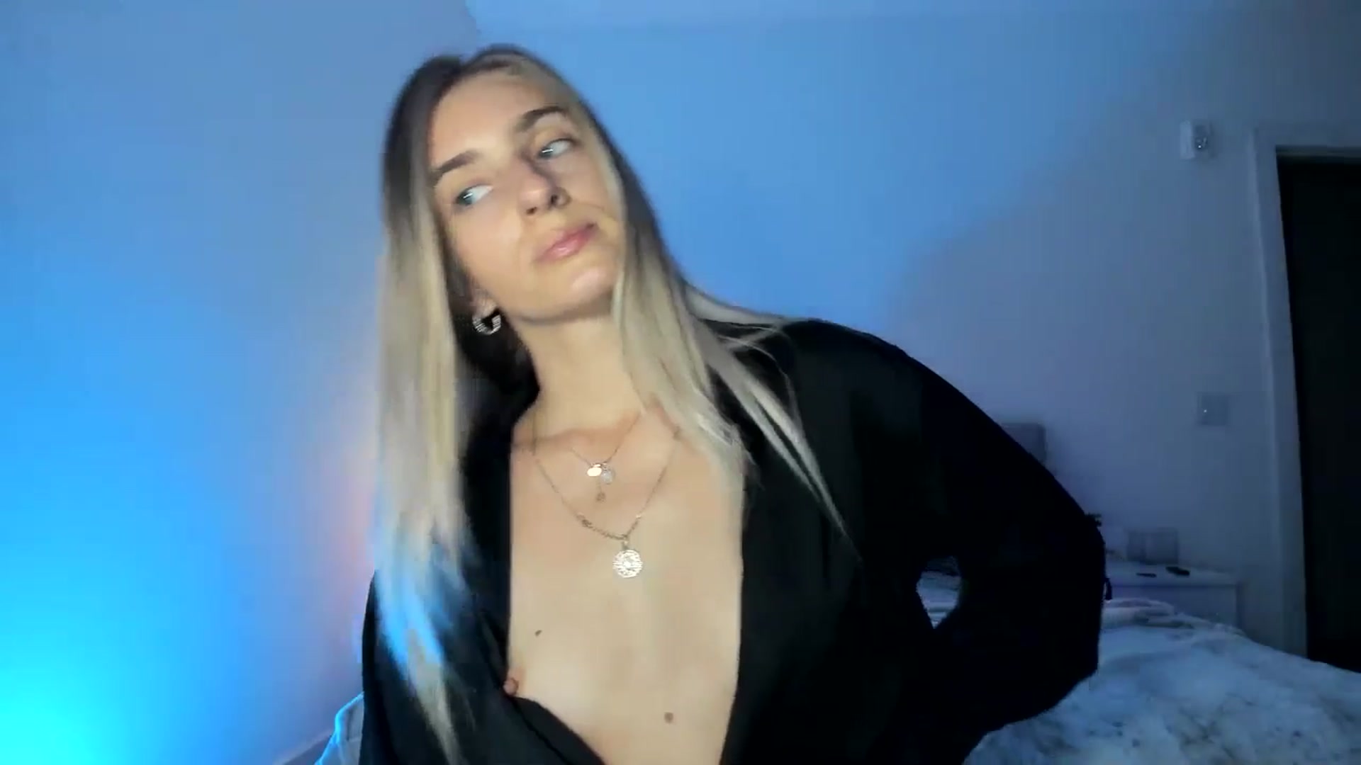 Gallery image thumbnail from Vodka_Queen's myfreecams stream on, 04/30/2025, 06:32 image 17 of 20