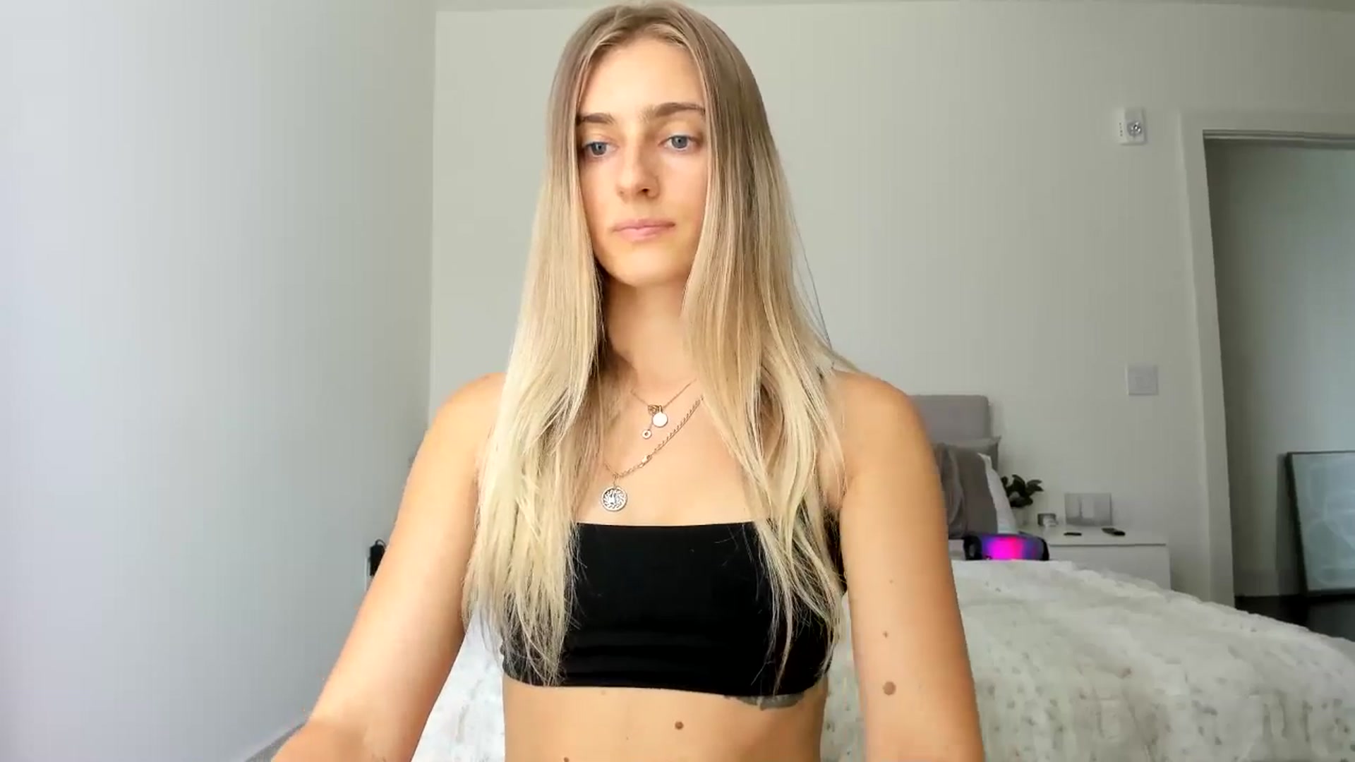 Gallery image thumbnail from Vodka_Queen's myfreecams stream on, 04/30/2025, 22:01 image 19 of 20