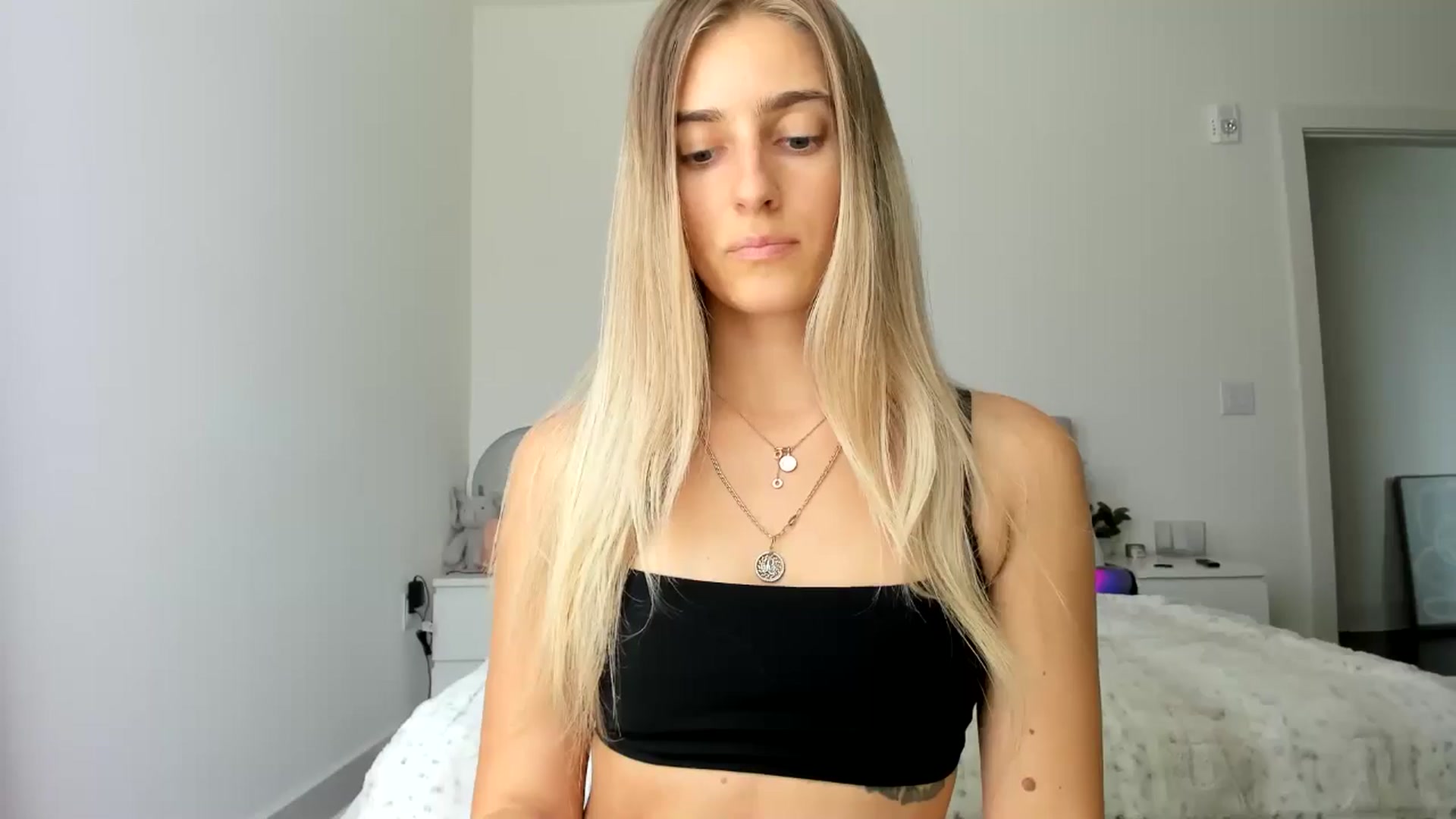 Gallery image thumbnail from Vodka_Queen's myfreecams stream on, 04/30/2025, 22:01 image 16 of 20