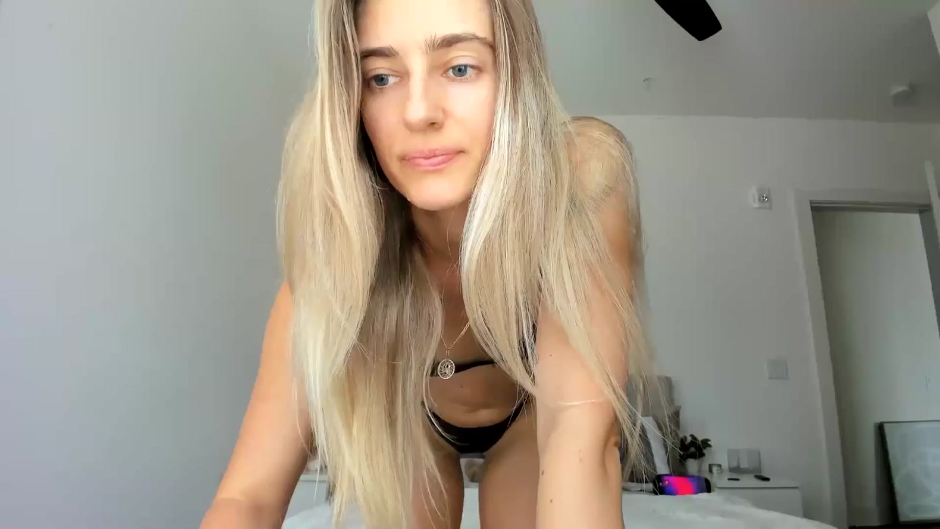 Gallery image thumbnail from Vodka_Queen's myfreecams stream on, 05/01/2025, 20:36 image 1 of 20