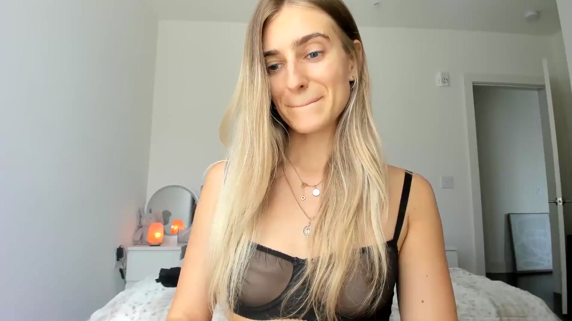 Gallery image thumbnail from Vodka_Queen's myfreecams stream on, 05/02/2025, 22:53 image 14 of 20