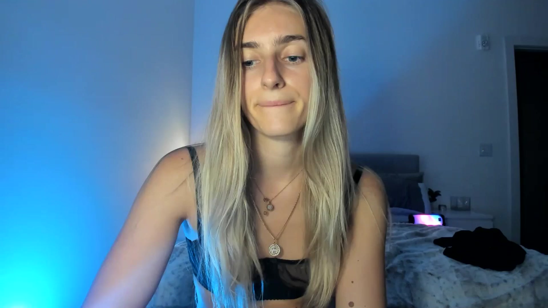 Gallery image thumbnail from Vodka_Queen's myfreecams stream on, 05/03/2025, 08:11 image 6 of 20