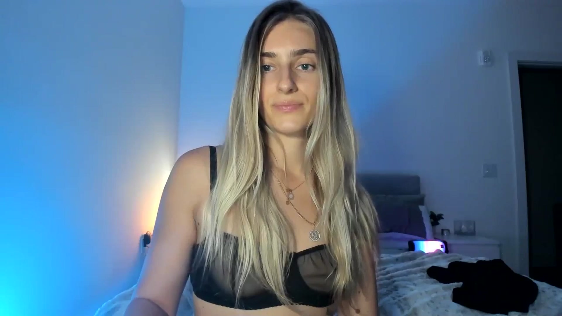 Gallery image thumbnail from Vodka_Queen's myfreecams stream on, 05/03/2025, 08:11 image 18 of 20
