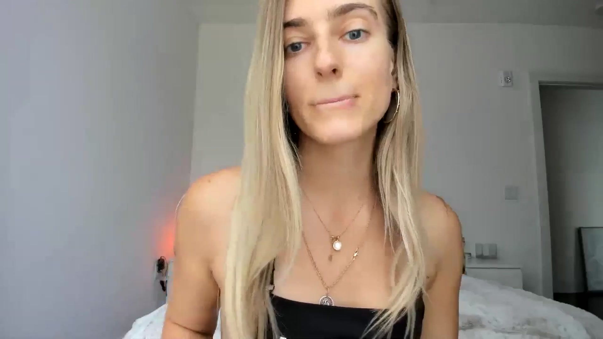 Gallery image thumbnail from Vodka_Queen's myfreecams stream on, 05/04/2025, 21:07 image 10 of 20