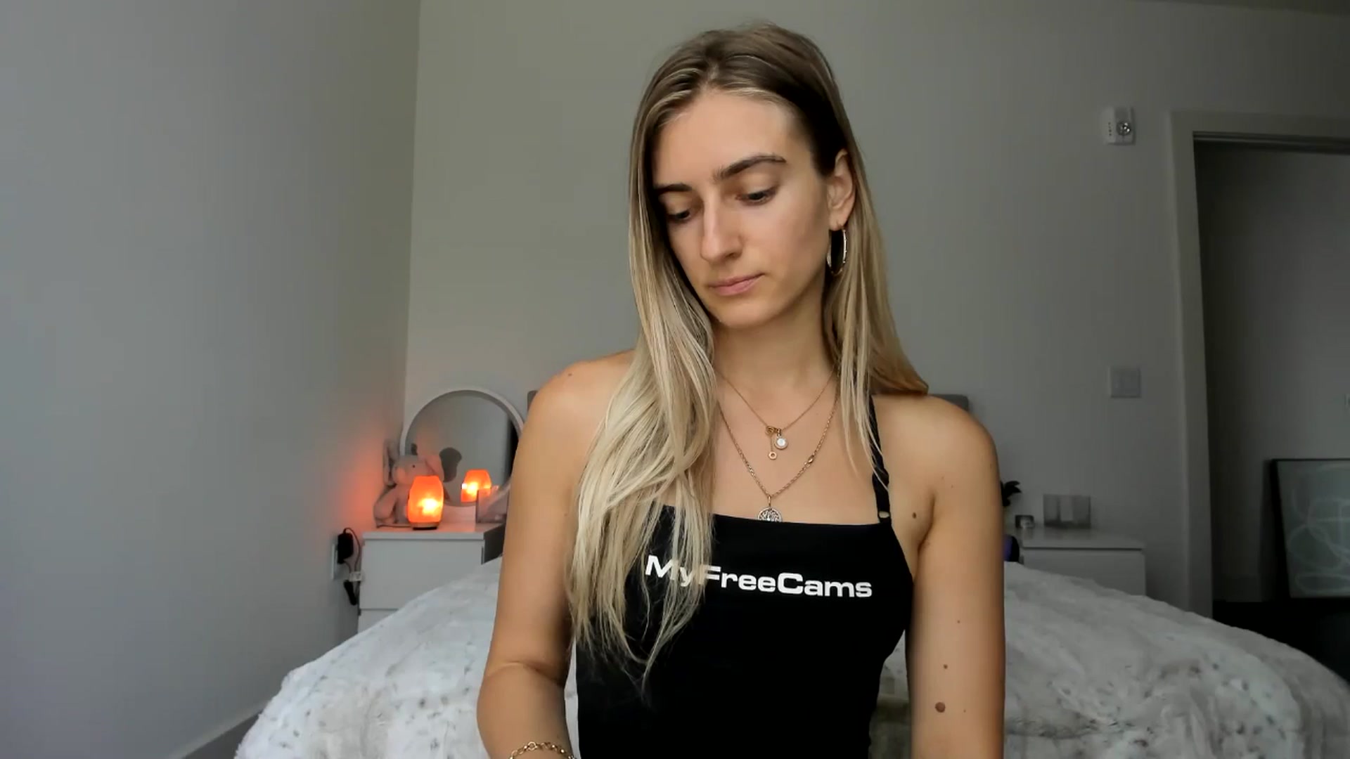 Gallery image thumbnail from Vodka_Queen's myfreecams stream on, 05/04/2025, 21:07 image 19 of 20