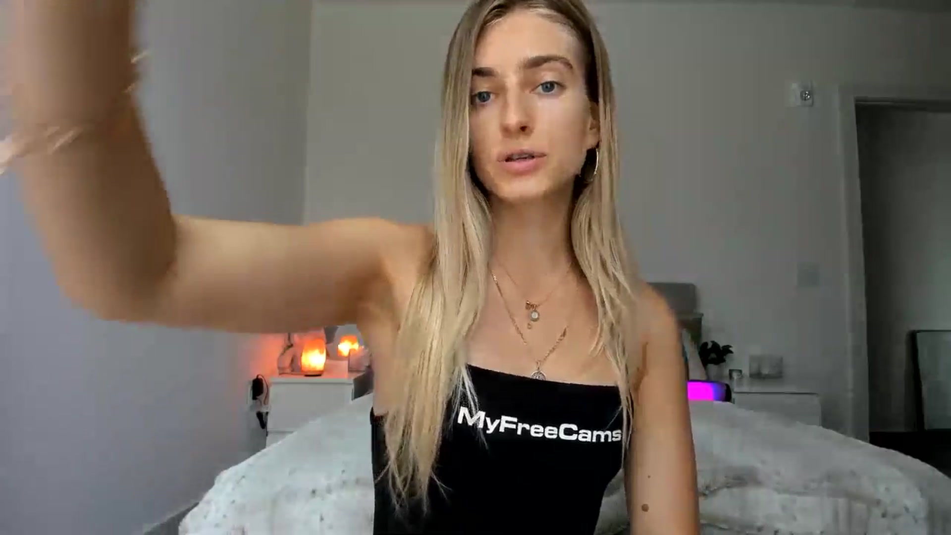 Gallery image thumbnail from Vodka_Queen's myfreecams stream on, 05/04/2025, 21:07 image 8 of 20