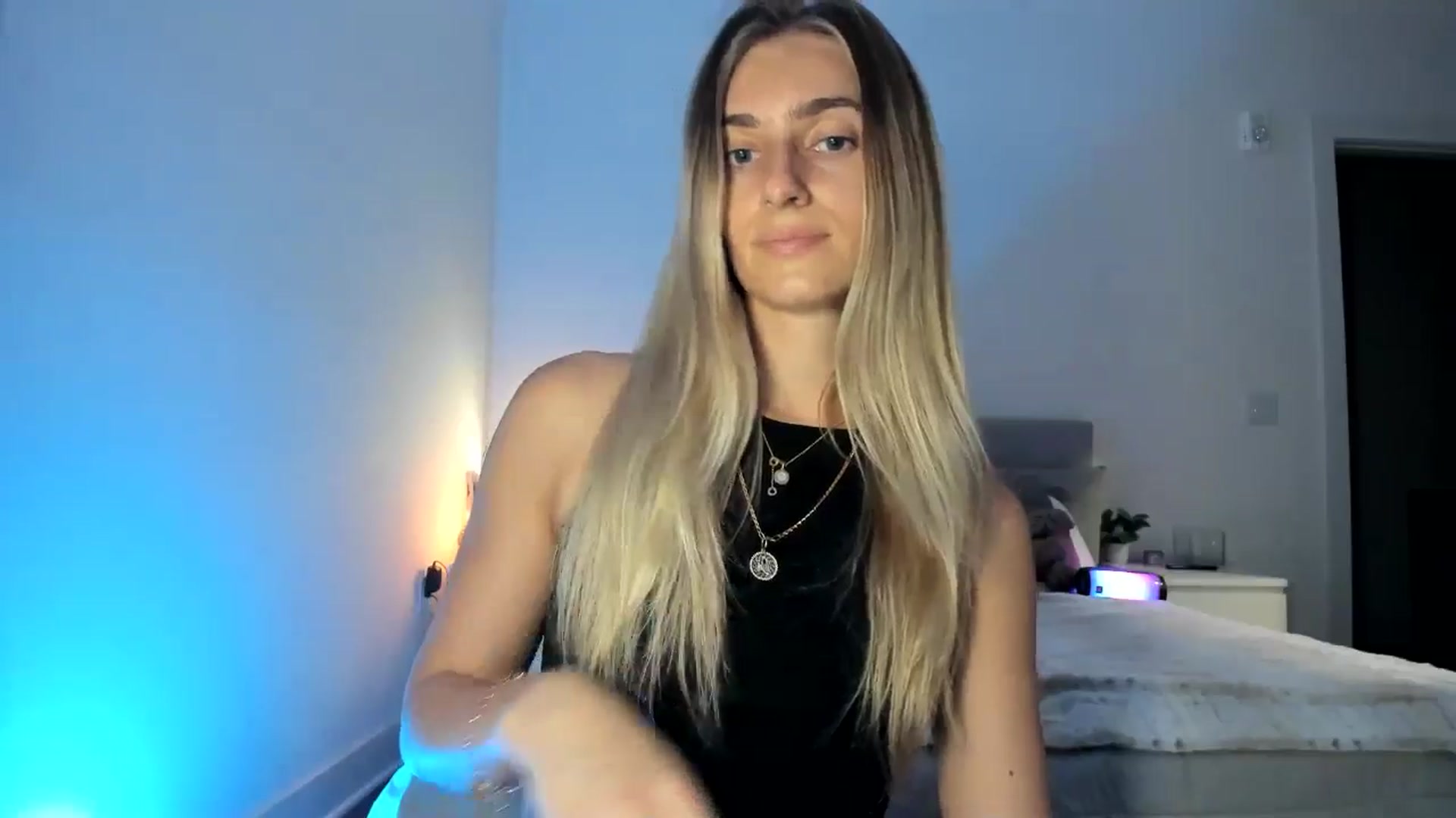 Gallery image thumbnail from Vodka_Queen's myfreecams stream on, 05/06/2025, 05:25 image 14 of 20