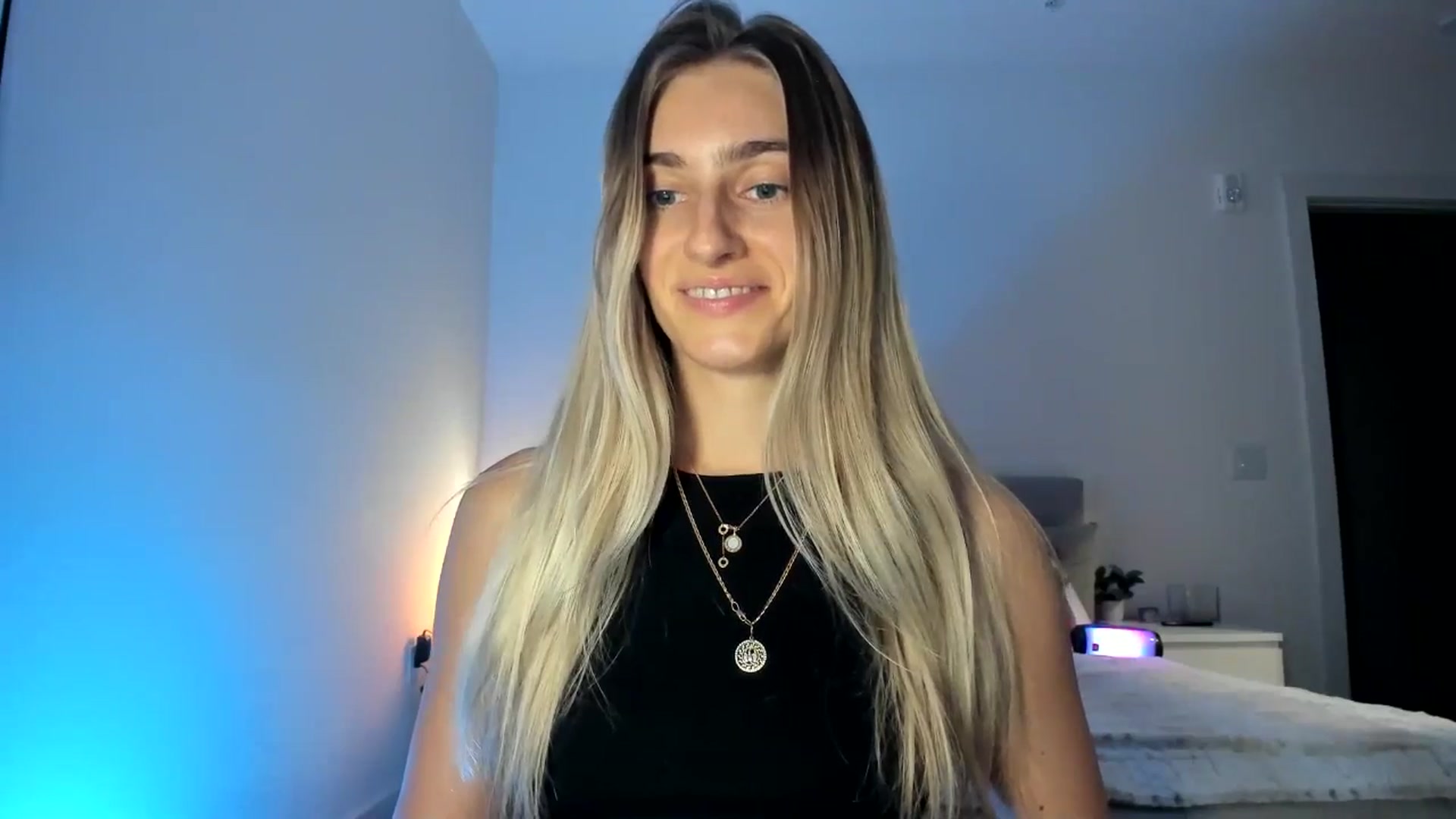 Gallery image thumbnail from Vodka_Queen's myfreecams stream on, 05/06/2025, 05:25 image 7 of 20