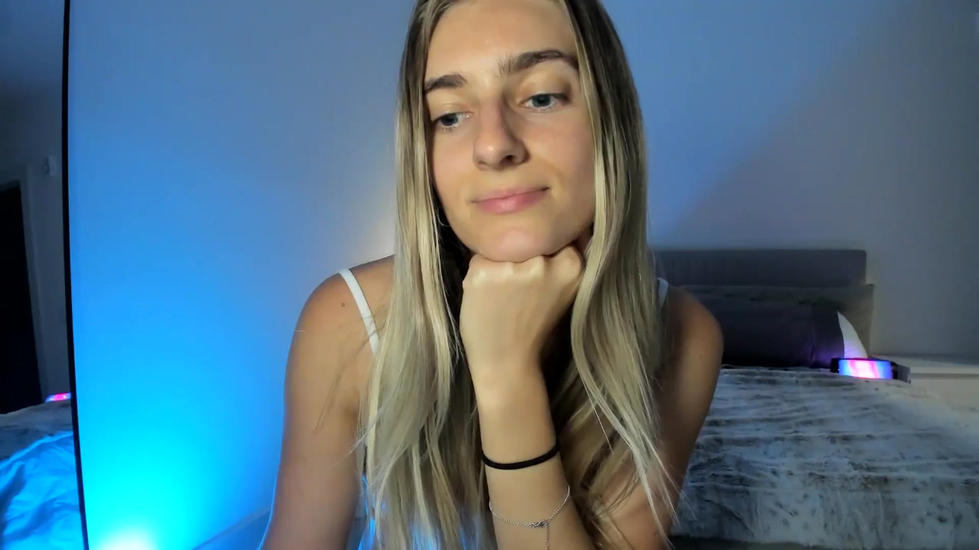 Gallery image thumbnail from Vodka_Queen's myfreecams stream on, 05/08/2025, 07:01 image 16 of 20