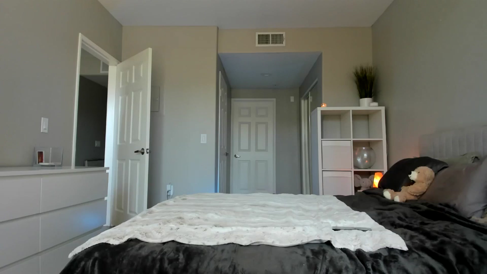 Gallery image thumbnail from Vodka_Queen's myfreecams stream on, 05/15/2025, 24:38 image 8 of 20