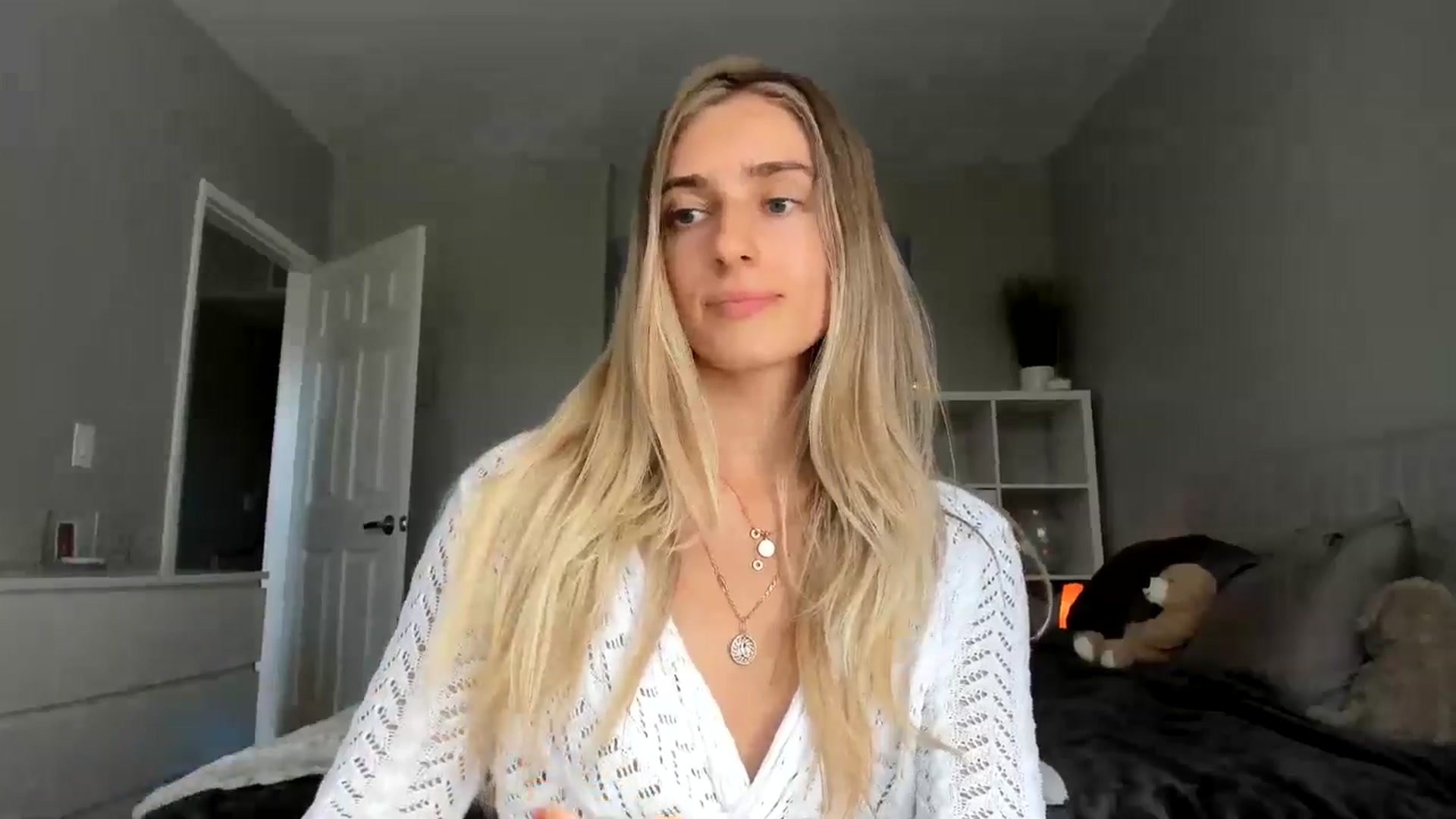 Gallery image thumbnail from Vodka_Queen's myfreecams stream on, 05/15/2025, 24:38 image 20 of 20