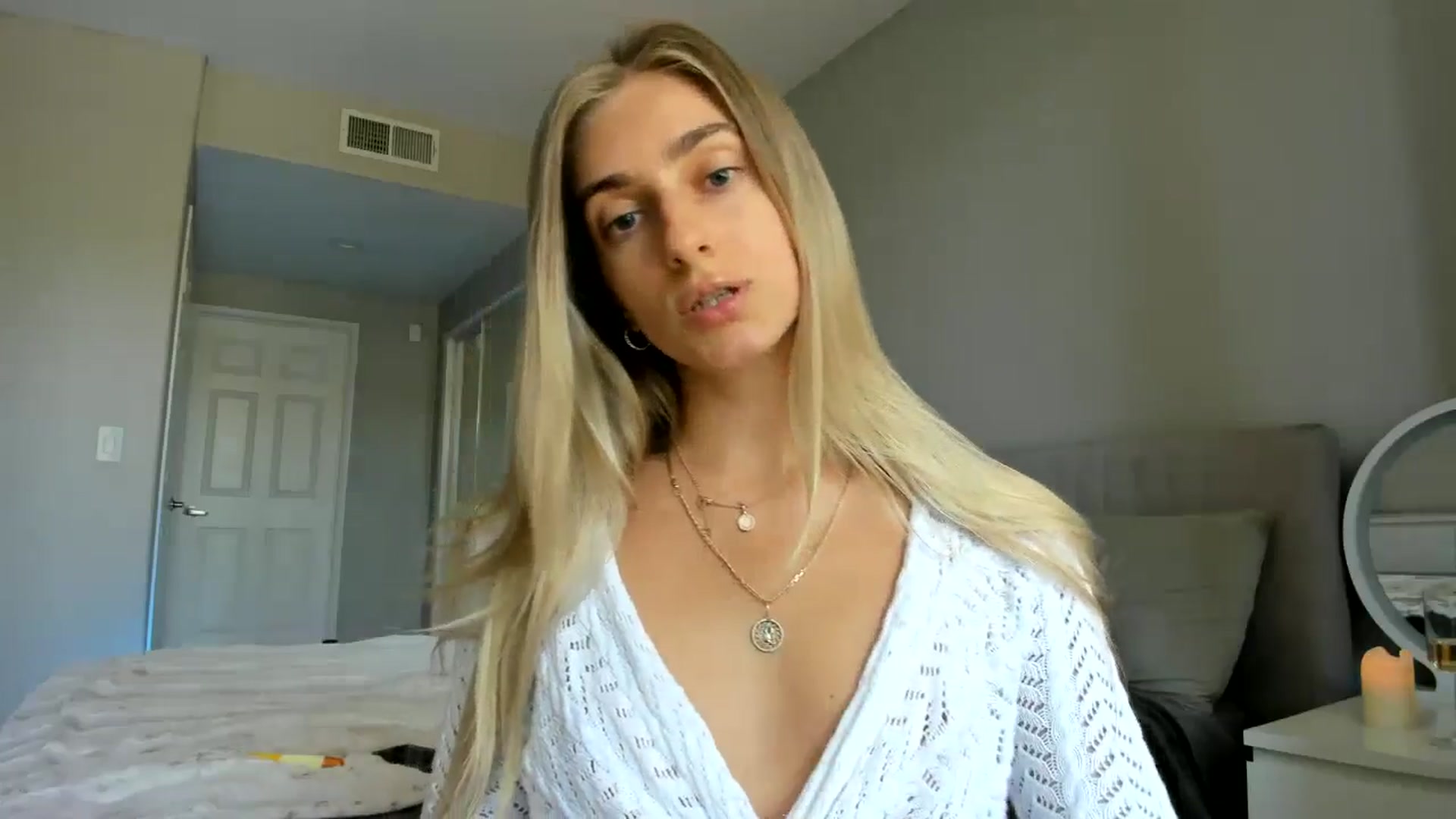 Gallery image thumbnail from Vodka_Queen's myfreecams stream on, 05/15/2025, 24:38 image 2 of 20