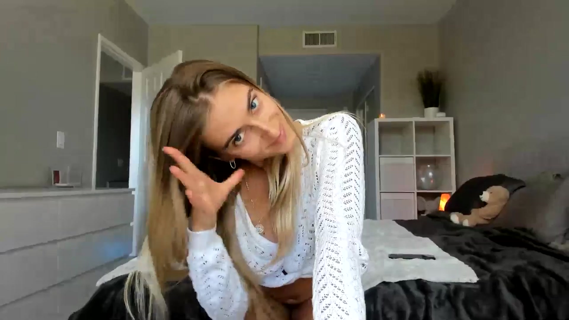 Gallery image thumbnail from Vodka_Queen's myfreecams stream on, 05/15/2025, 24:38 image 9 of 20