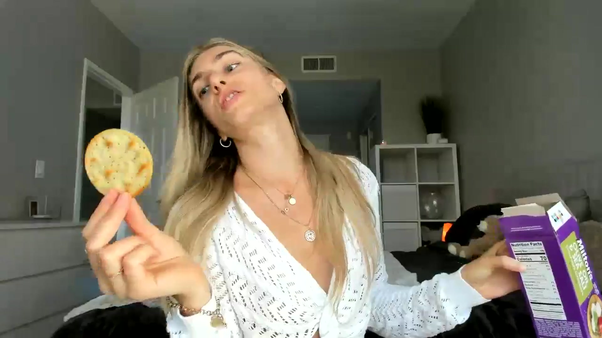 Gallery image thumbnail from Vodka_Queen's myfreecams stream on, 05/15/2025, 24:38 image 18 of 20