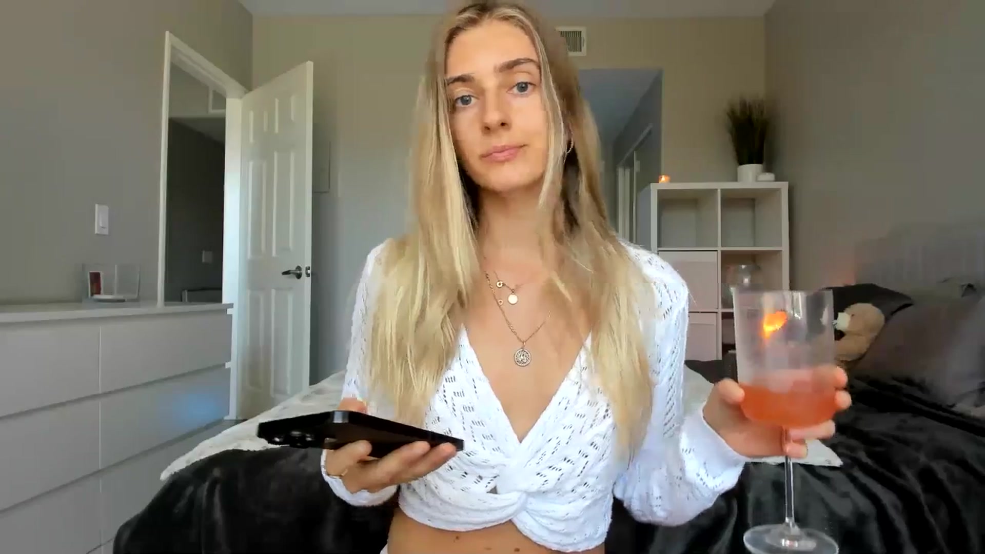 Gallery image thumbnail from Vodka_Queen's myfreecams stream on, 05/15/2025, 24:38 image 5 of 20