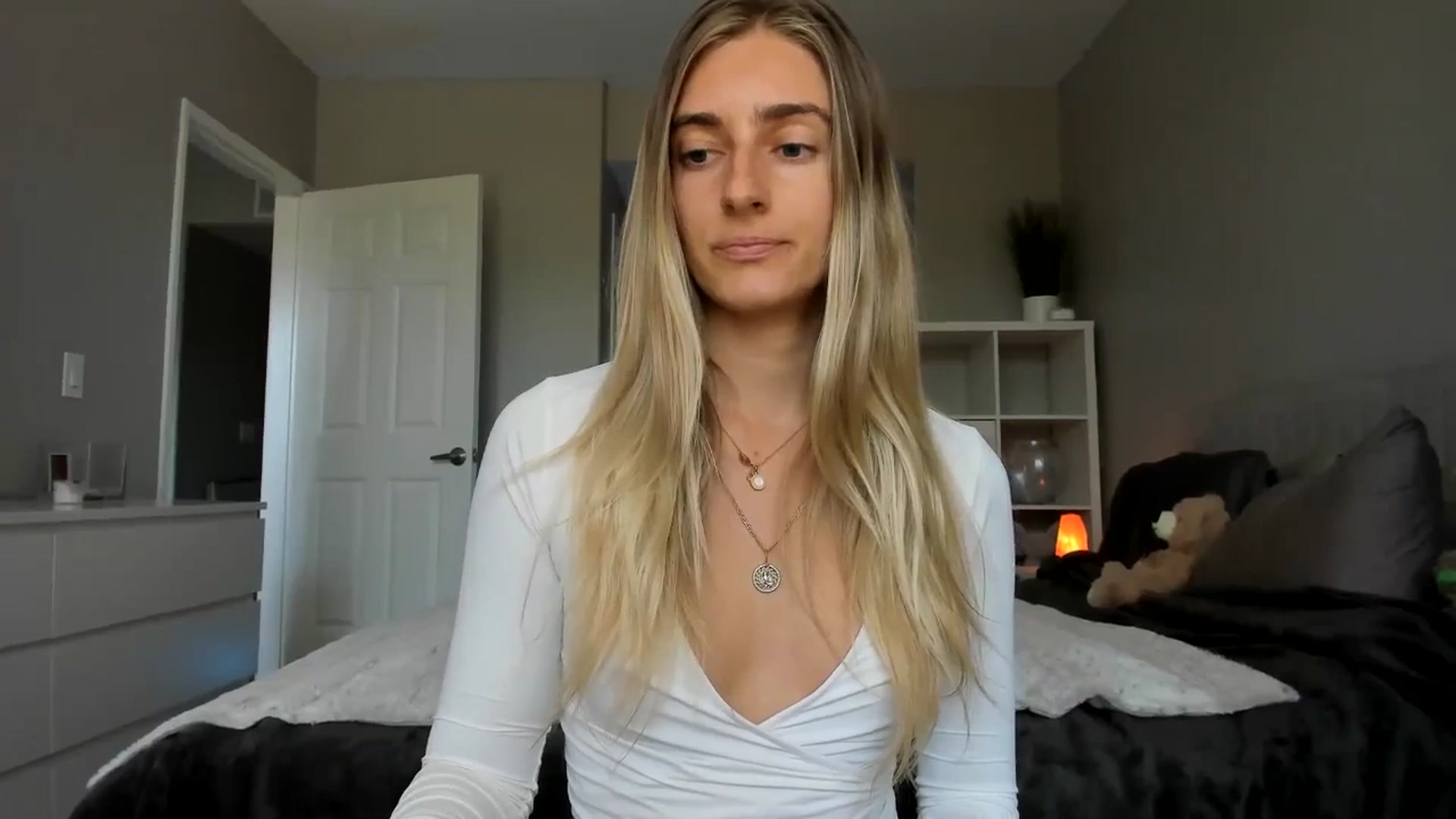 Gallery image thumbnail from Vodka_Queen's myfreecams stream on, 05/15/2025, 22:07 image 19 of 20