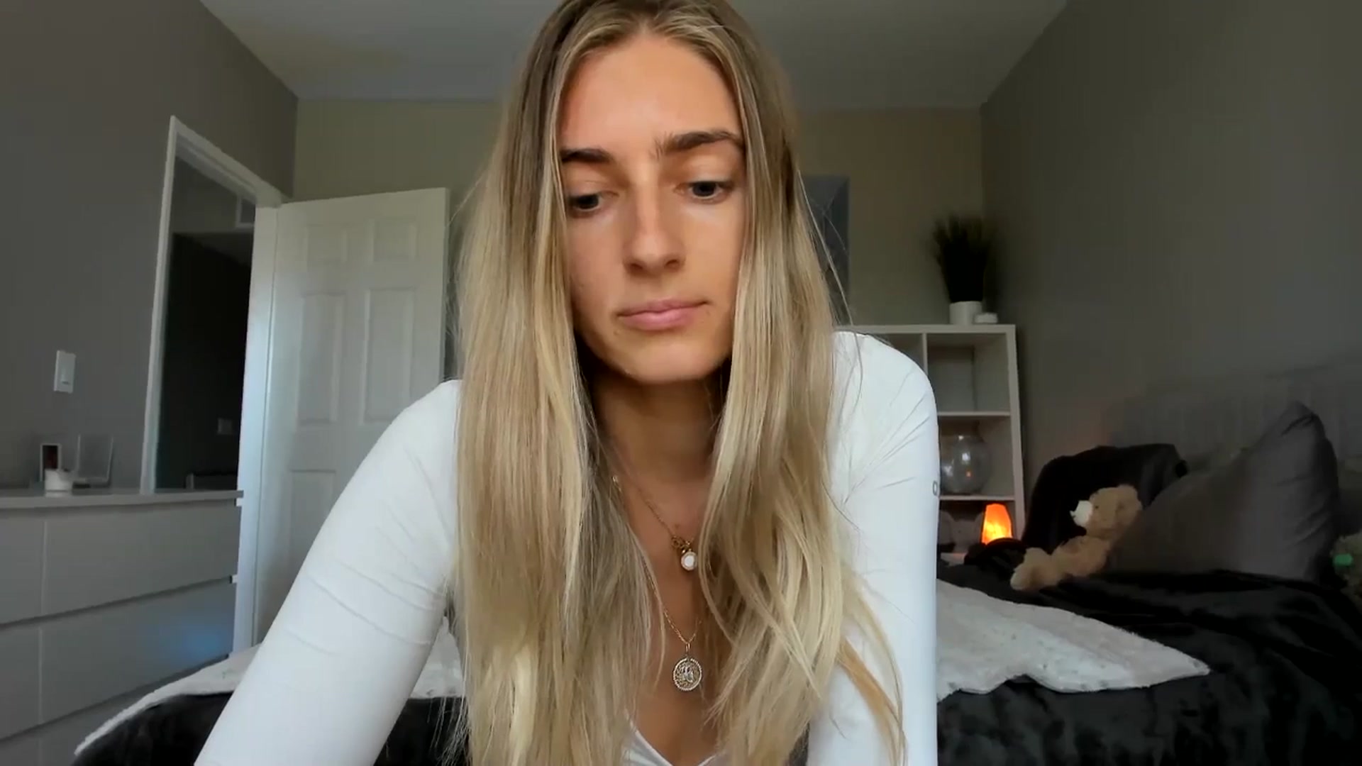Gallery image thumbnail from Vodka_Queen's myfreecams stream on, 05/15/2025, 22:07 image 13 of 20
